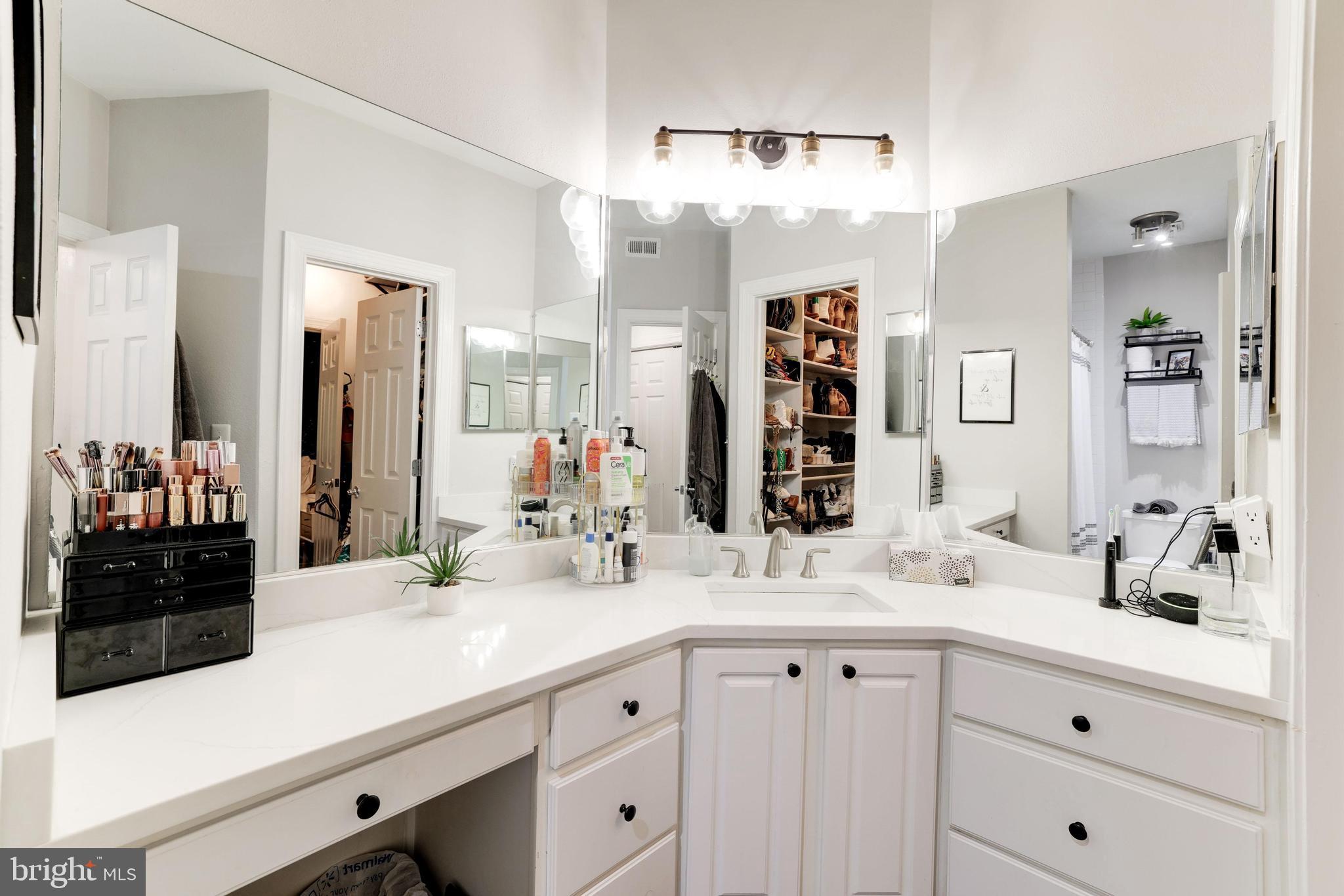 PENDERBROOK SQUARE CONDOMINIUMS - Residential Lease