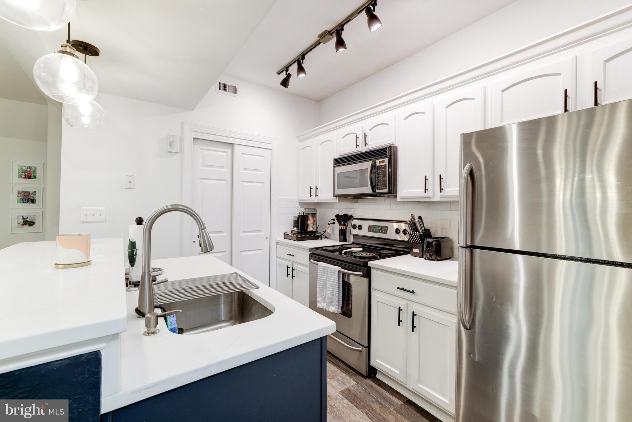 PENDERBROOK SQUARE CONDOMINIUMS - Residential Lease