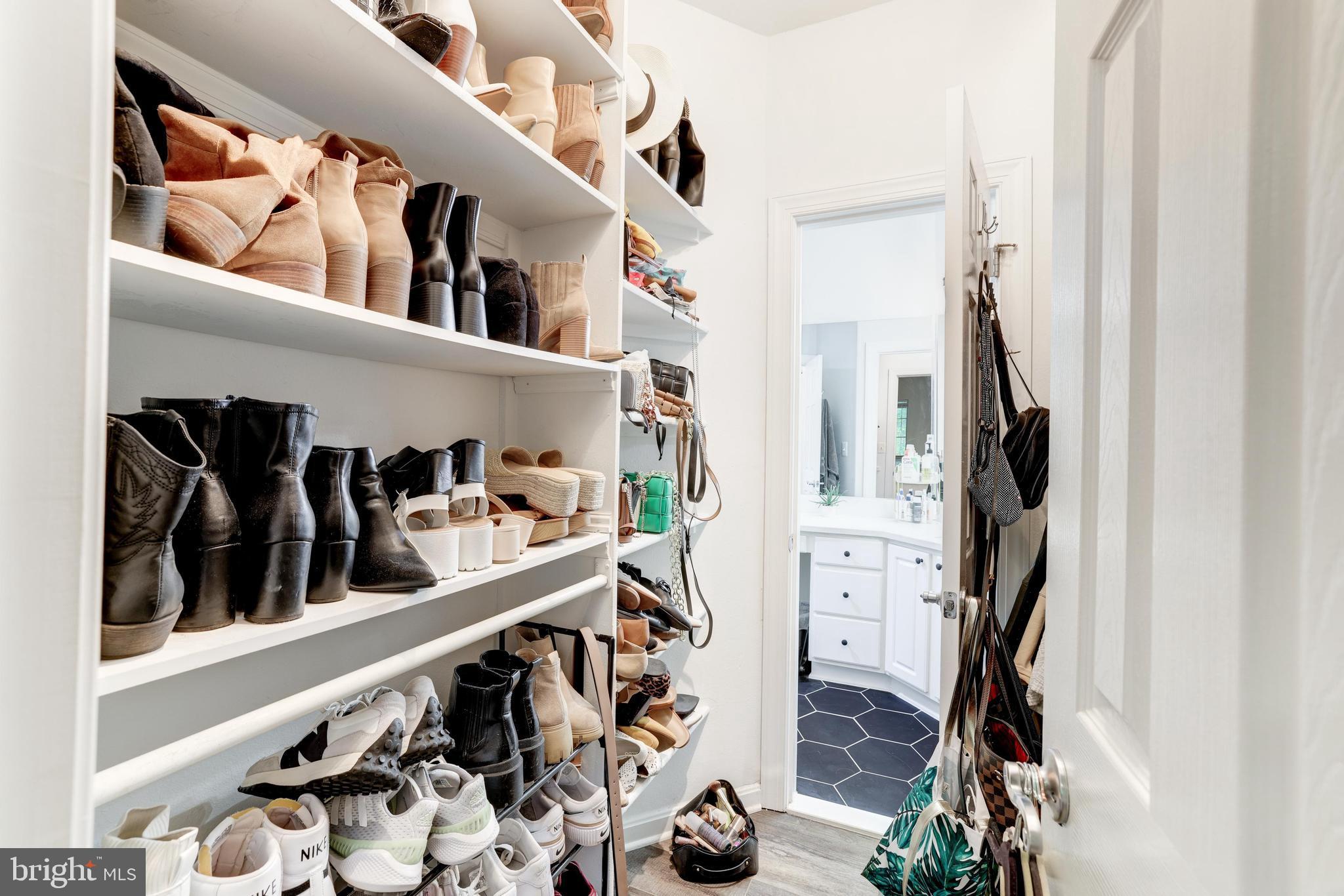 PENDERBROOK SQUARE CONDOMINIUMS - Residential Lease