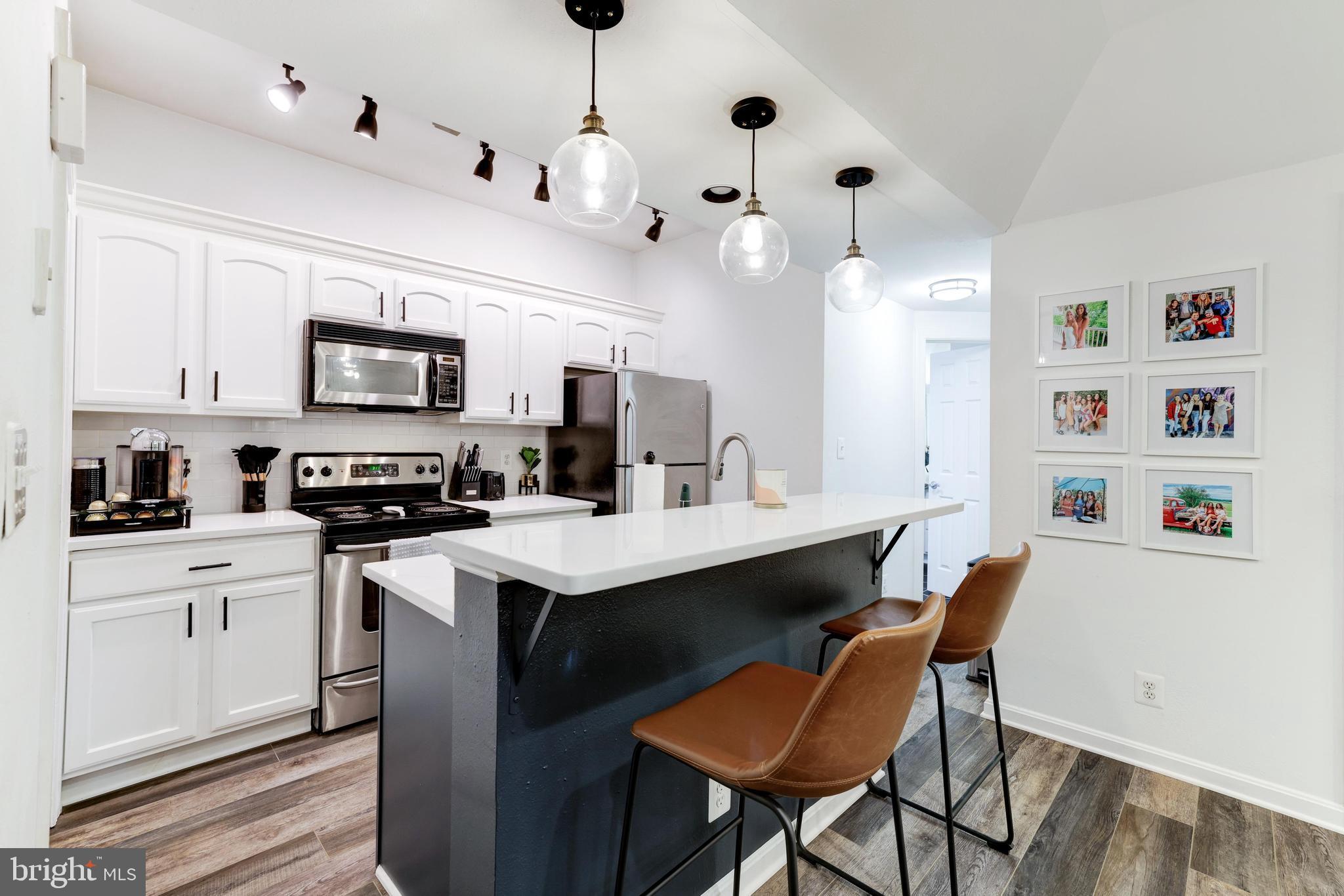 PENDERBROOK SQUARE CONDOMINIUMS - Residential Lease