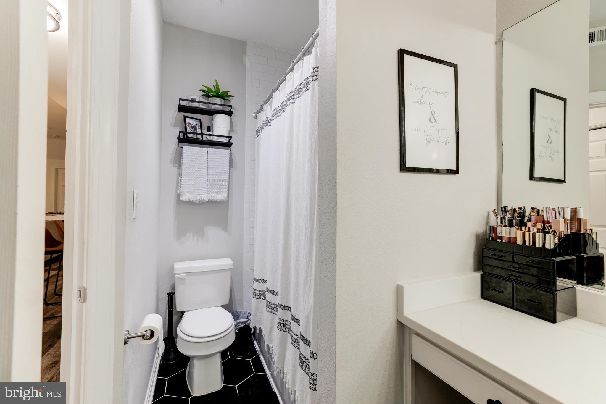 PENDERBROOK SQUARE CONDOMINIUMS - Residential Lease