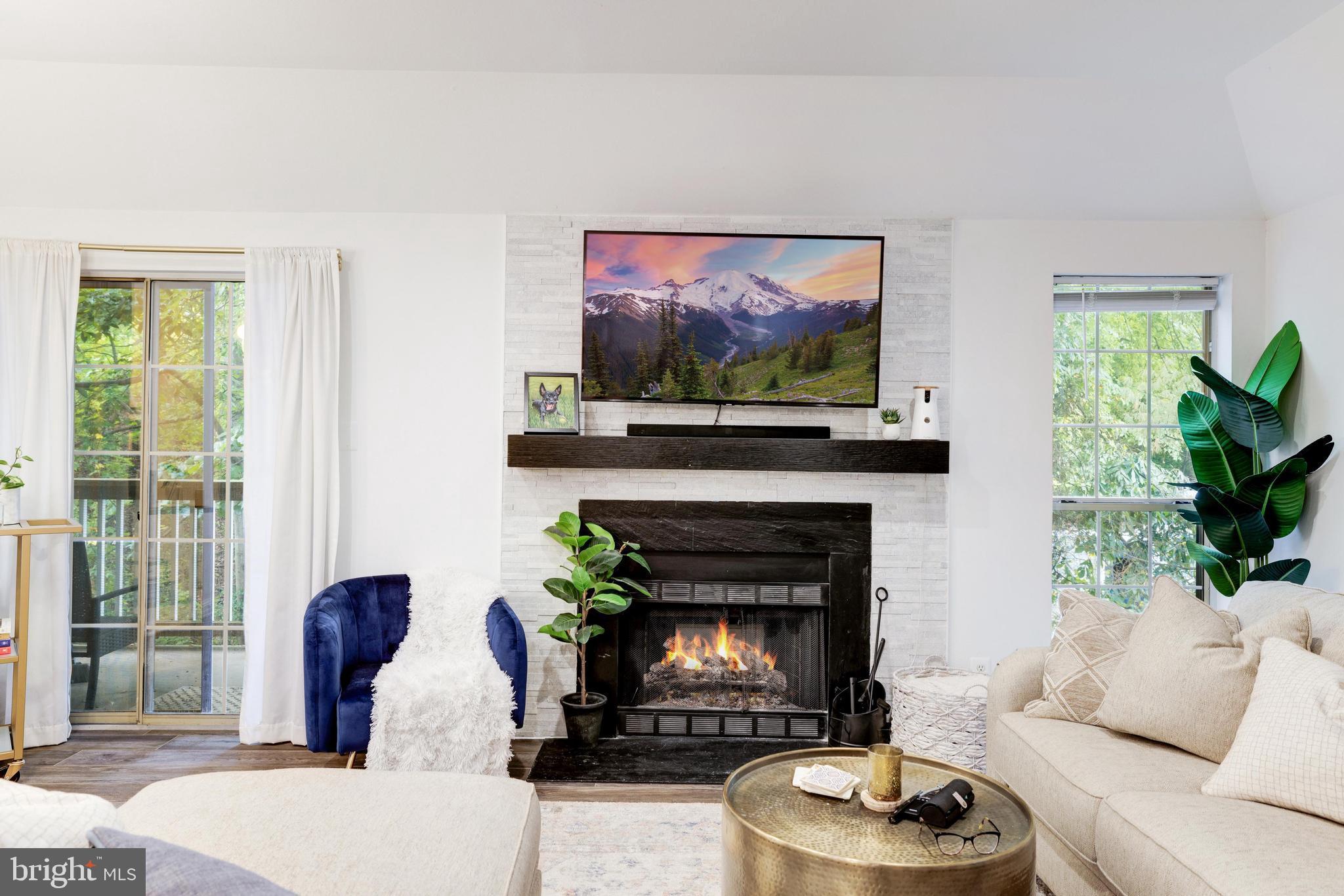 PENDERBROOK SQUARE CONDOMINIUMS - Residential Lease