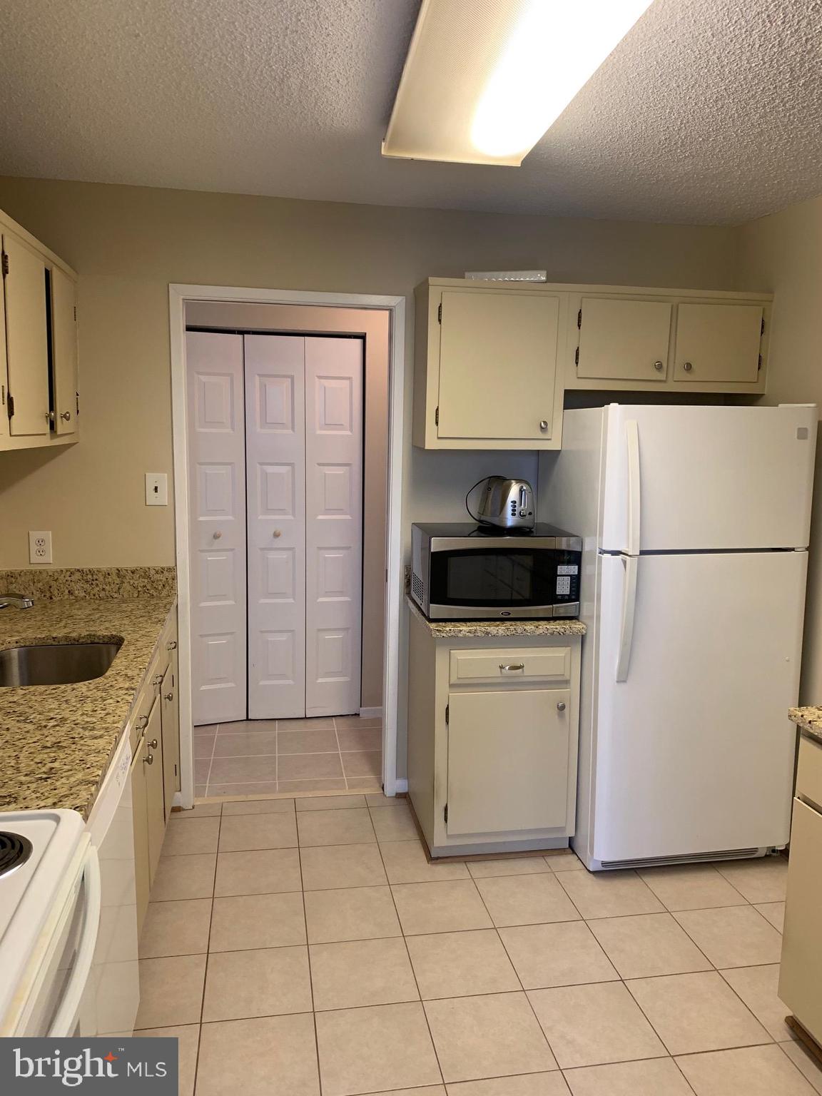 IDYLWOOD TOWERS - Residential Lease