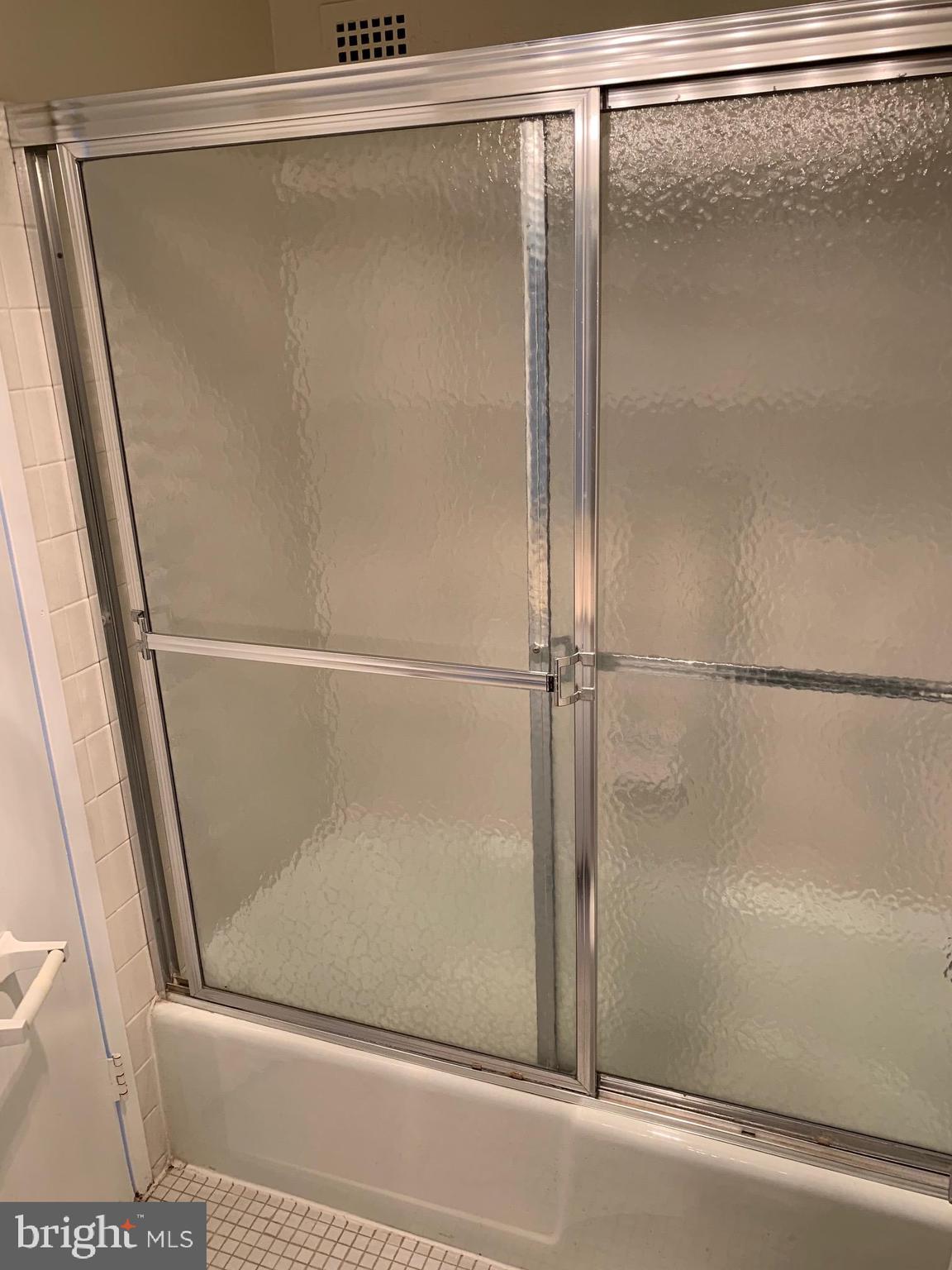 IDYLWOOD TOWERS - Residential Lease