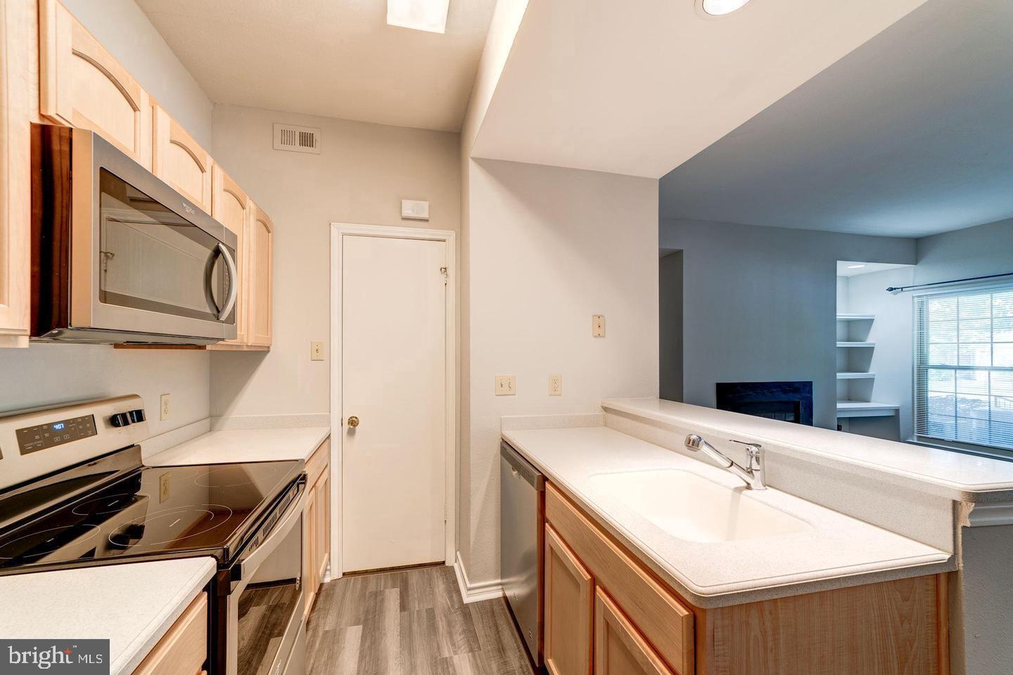 PENDERBROOK SQUARE CONDOMINIUMS - Residential Lease