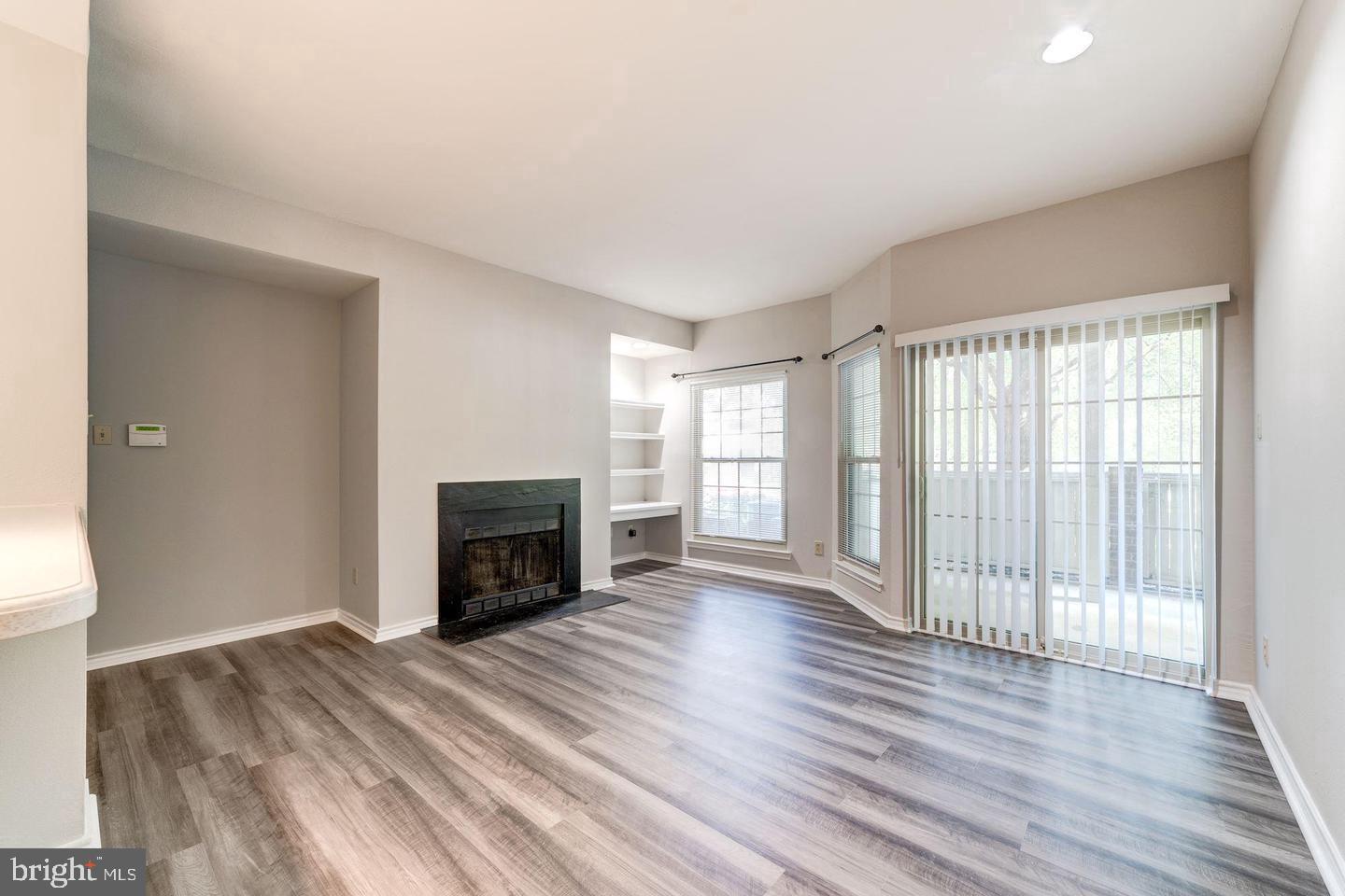 PENDERBROOK SQUARE CONDOMINIUMS - Residential Lease