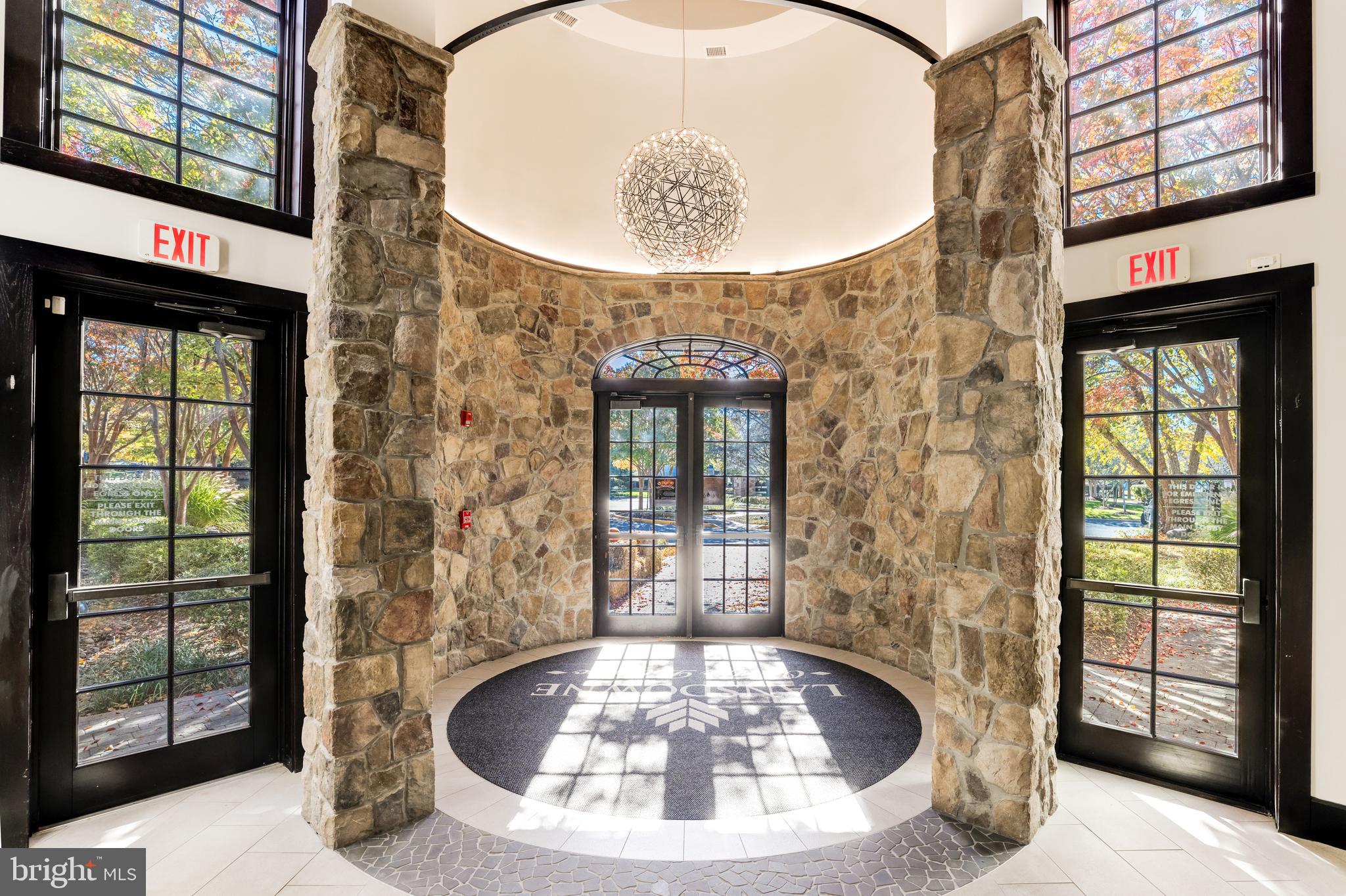 LANSDOWNE ON THE POTOMAC - Residential