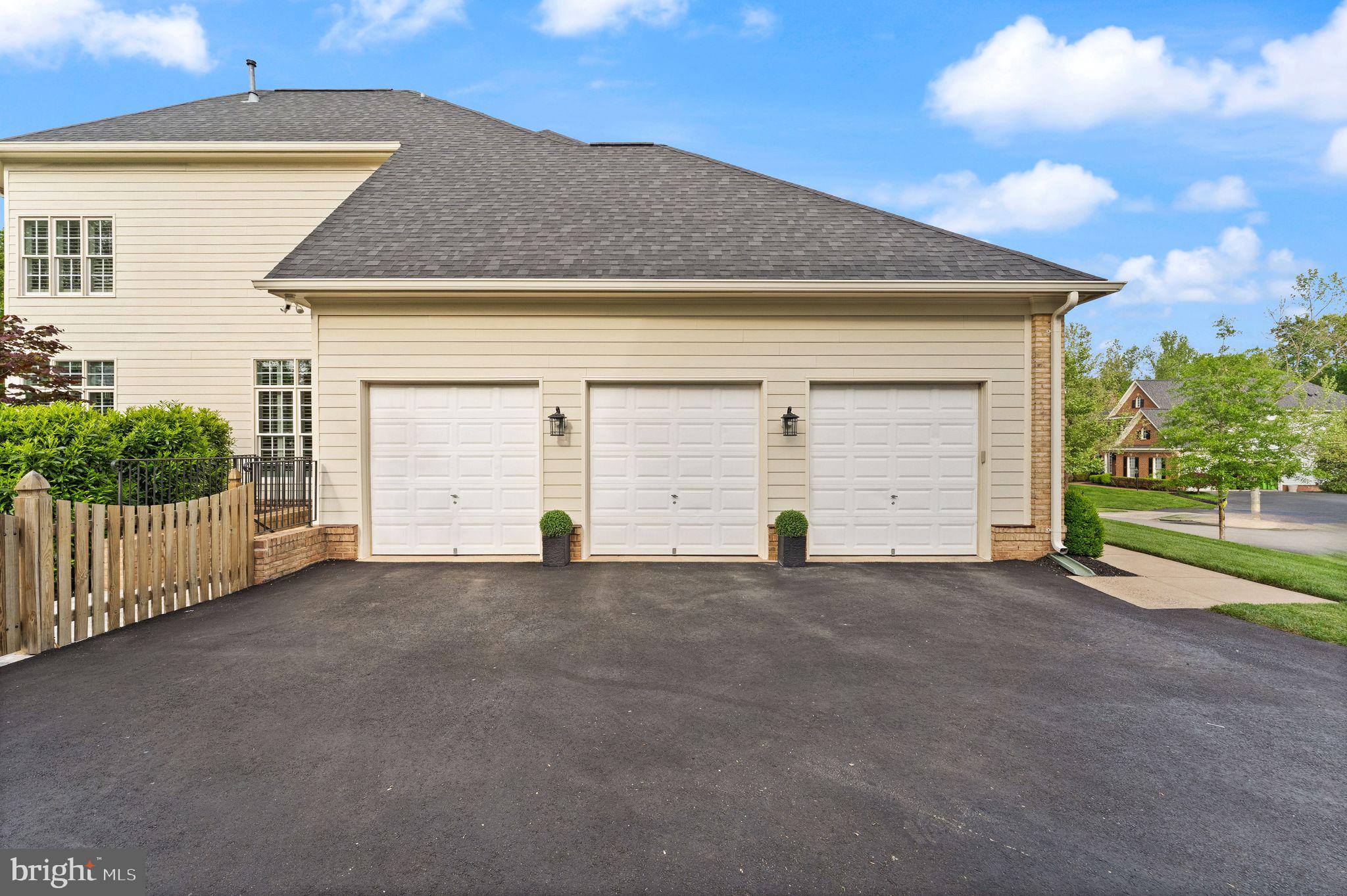 LANSDOWNE ON THE POTOMAC - Residential