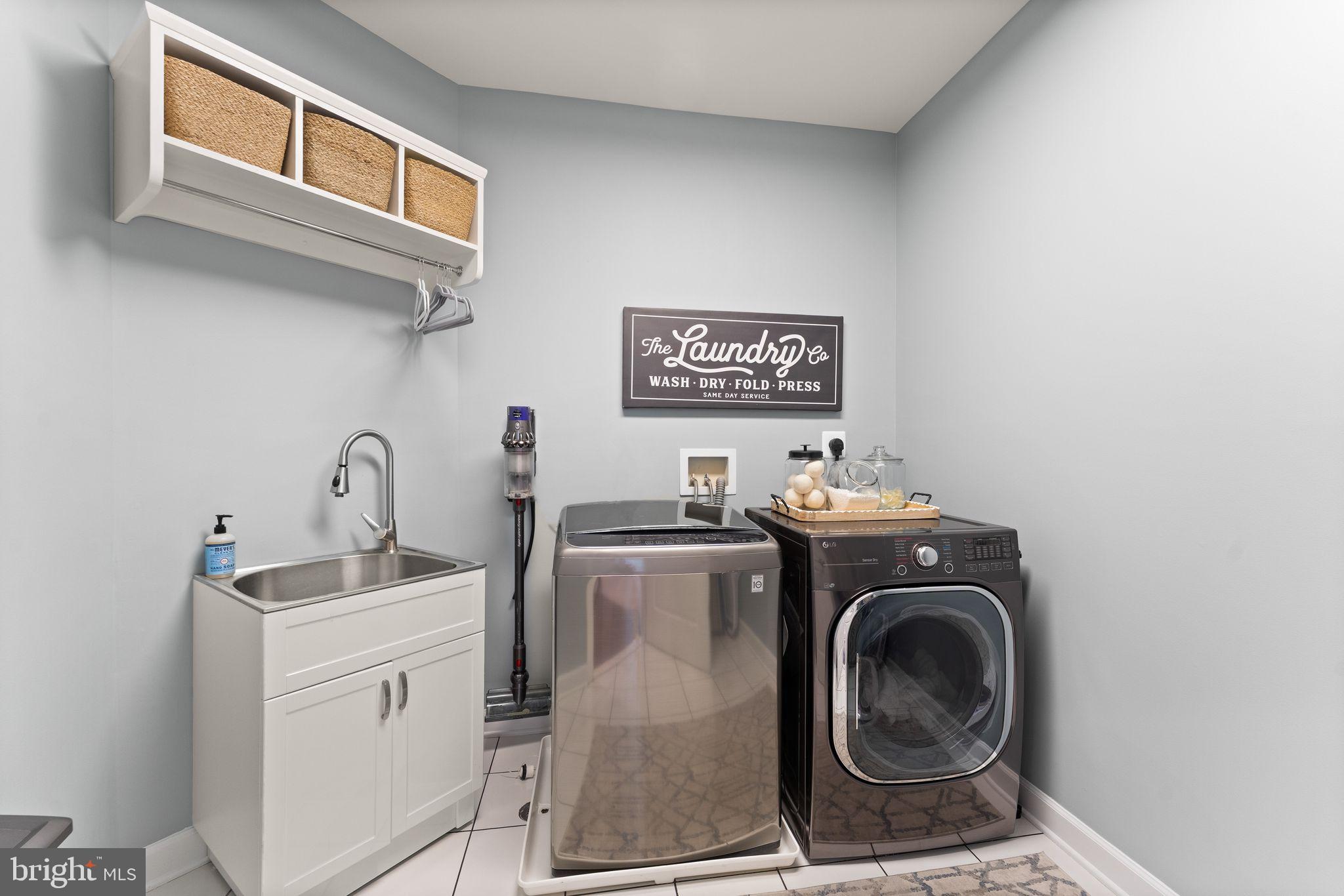 LANSDOWNE ON THE POTOMAC - Residential