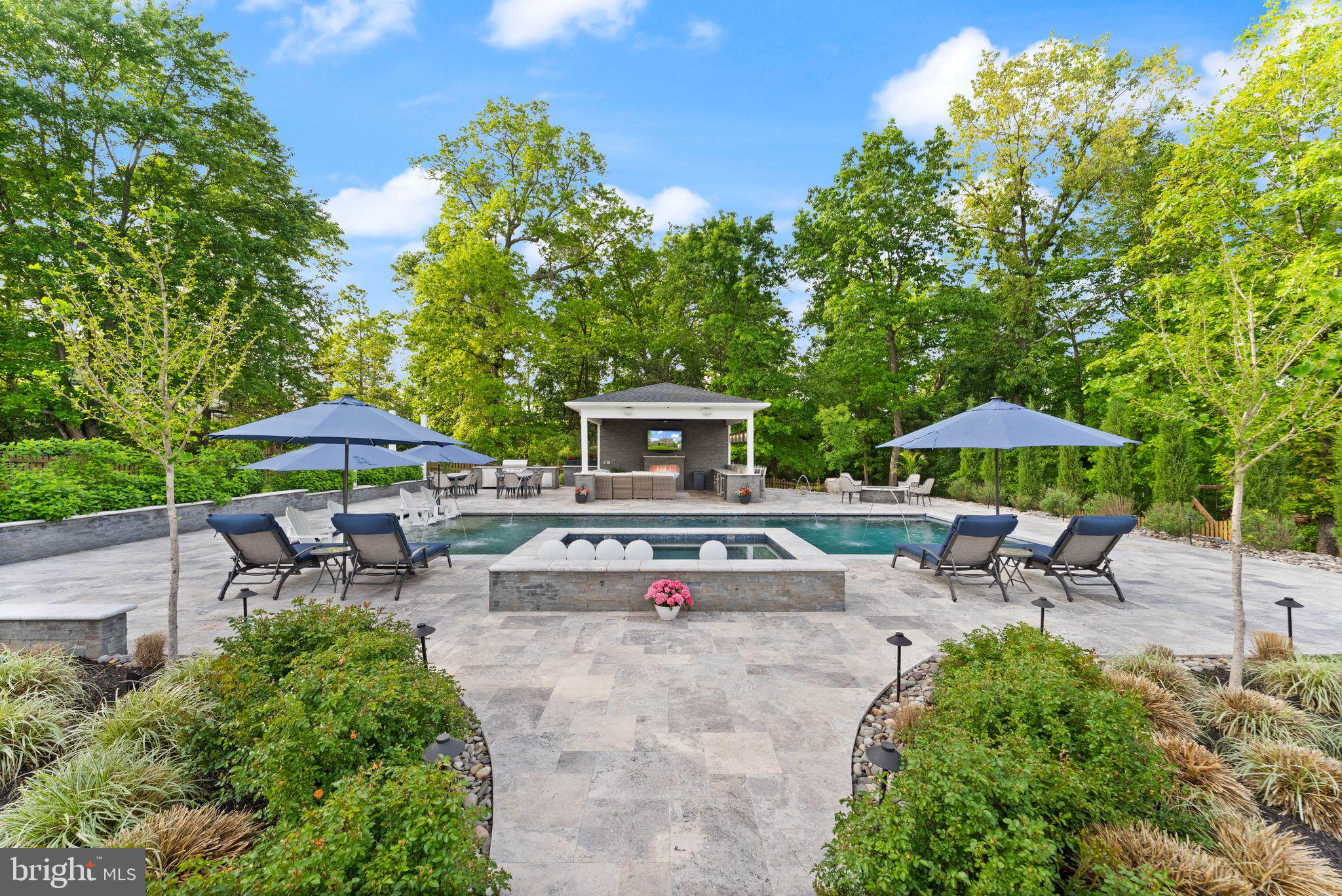 LANSDOWNE ON THE POTOMAC - Residential