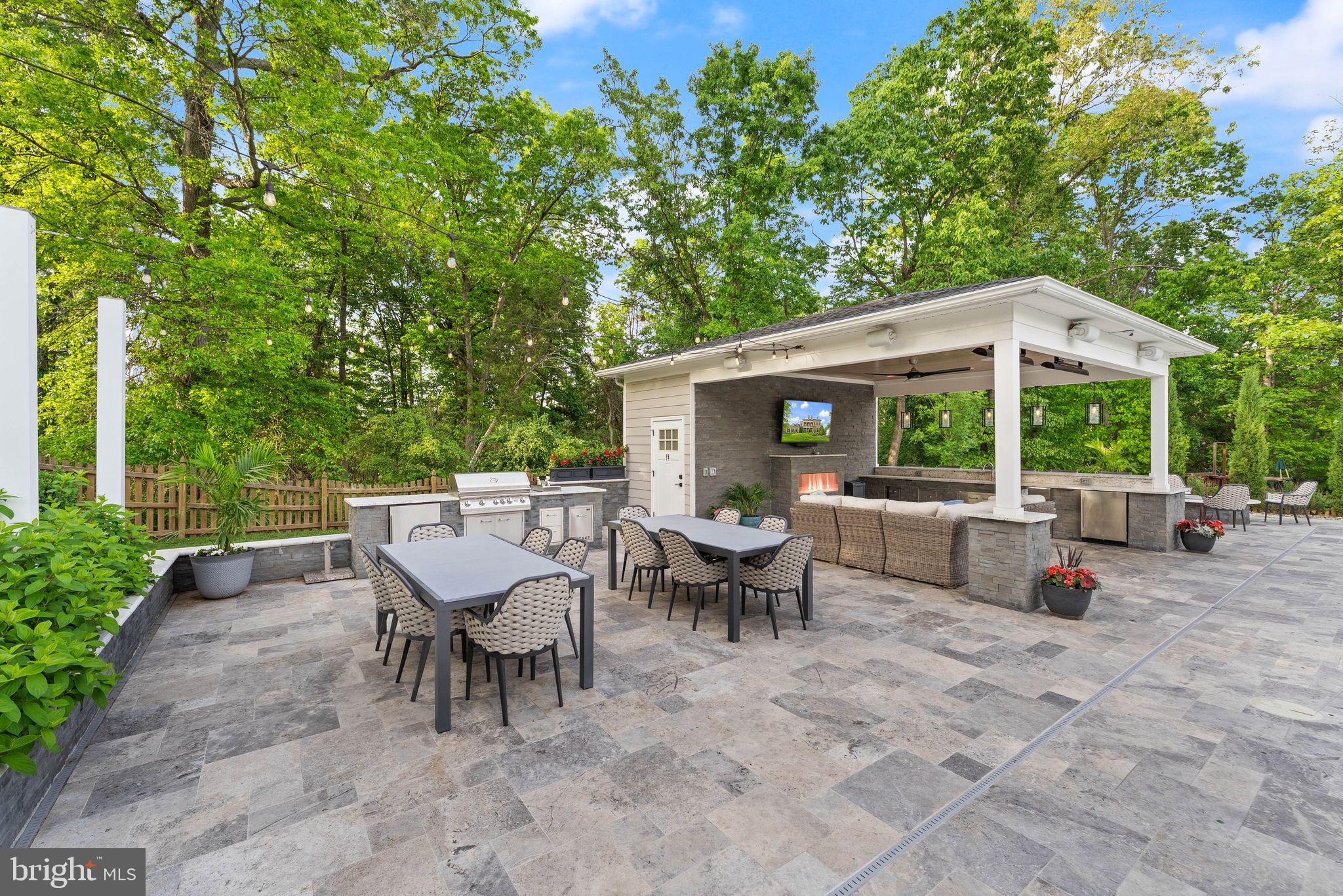 LANSDOWNE ON THE POTOMAC - Residential