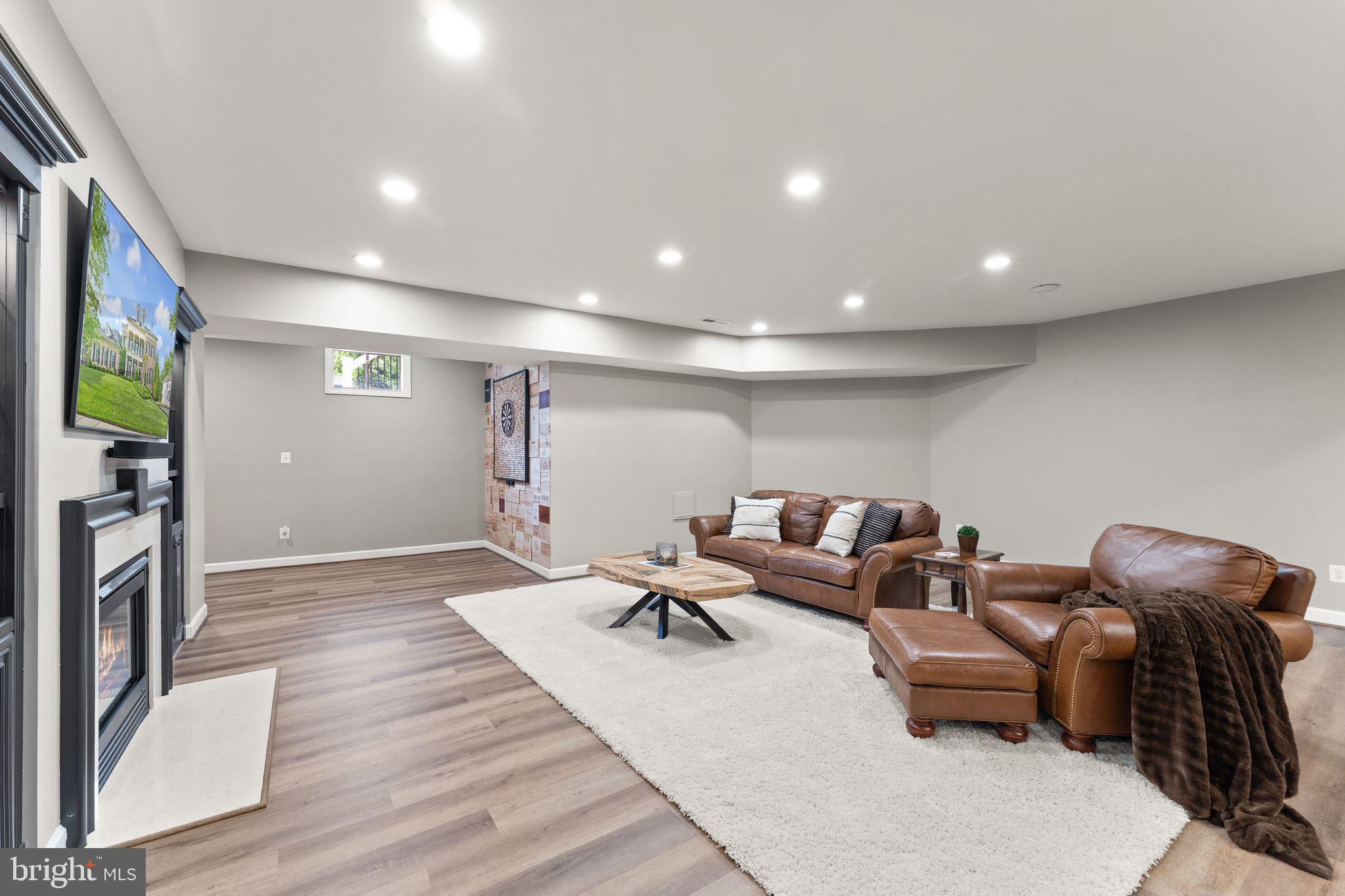 LANSDOWNE ON THE POTOMAC - Residential