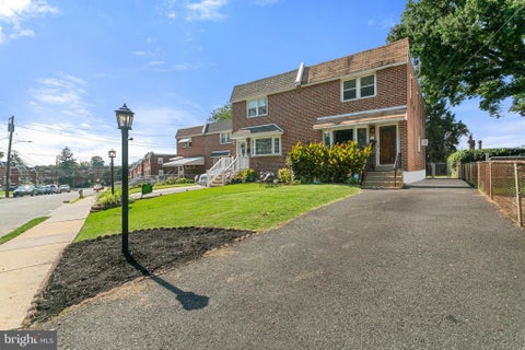 Townhouse For Sale - 130 S Wells Avenue<br/> Delaware County, GLENOLDEN, PA 19036