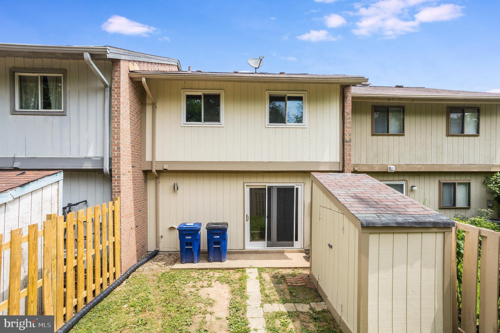 FOUR SEASONS - Residential