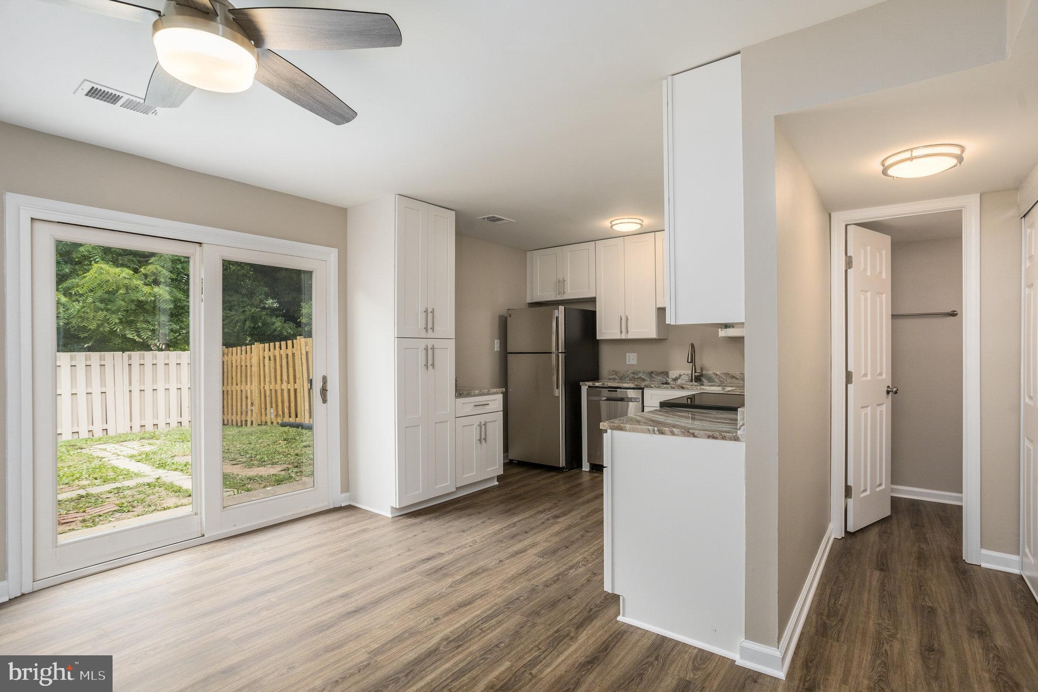 FOUR SEASONS - Residential