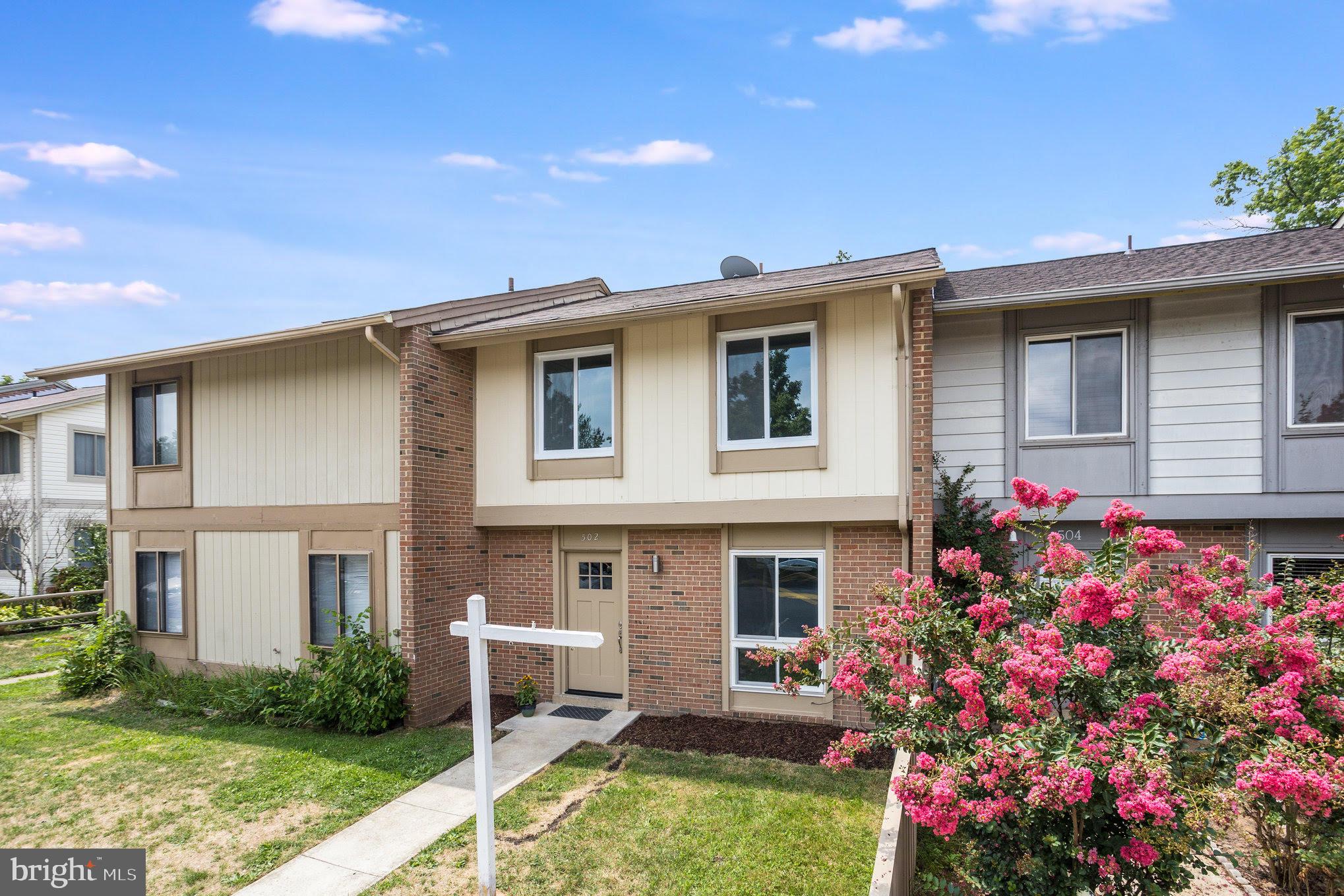 FOUR SEASONS - Residential