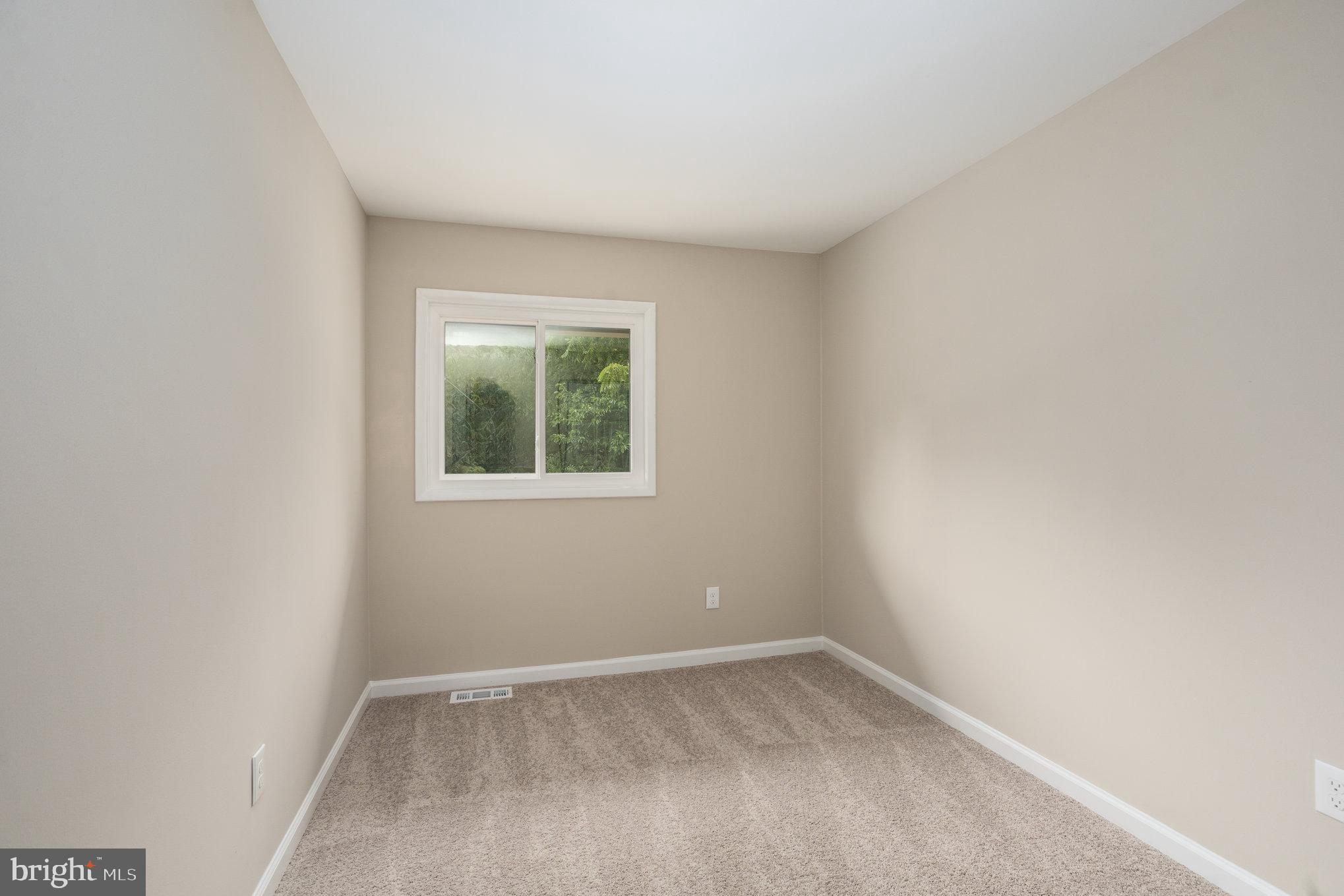 FOUR SEASONS - Residential