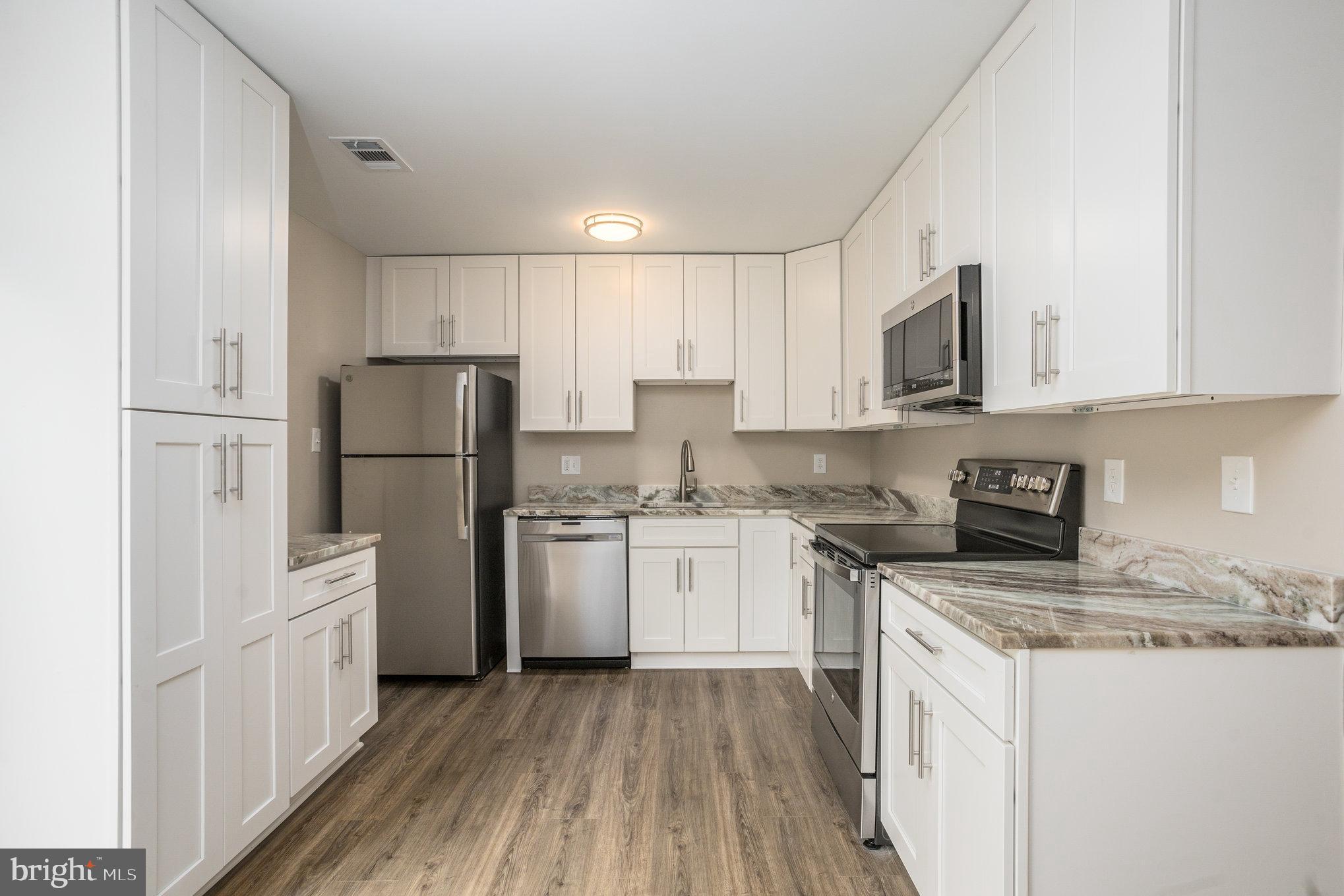 FOUR SEASONS - Residential