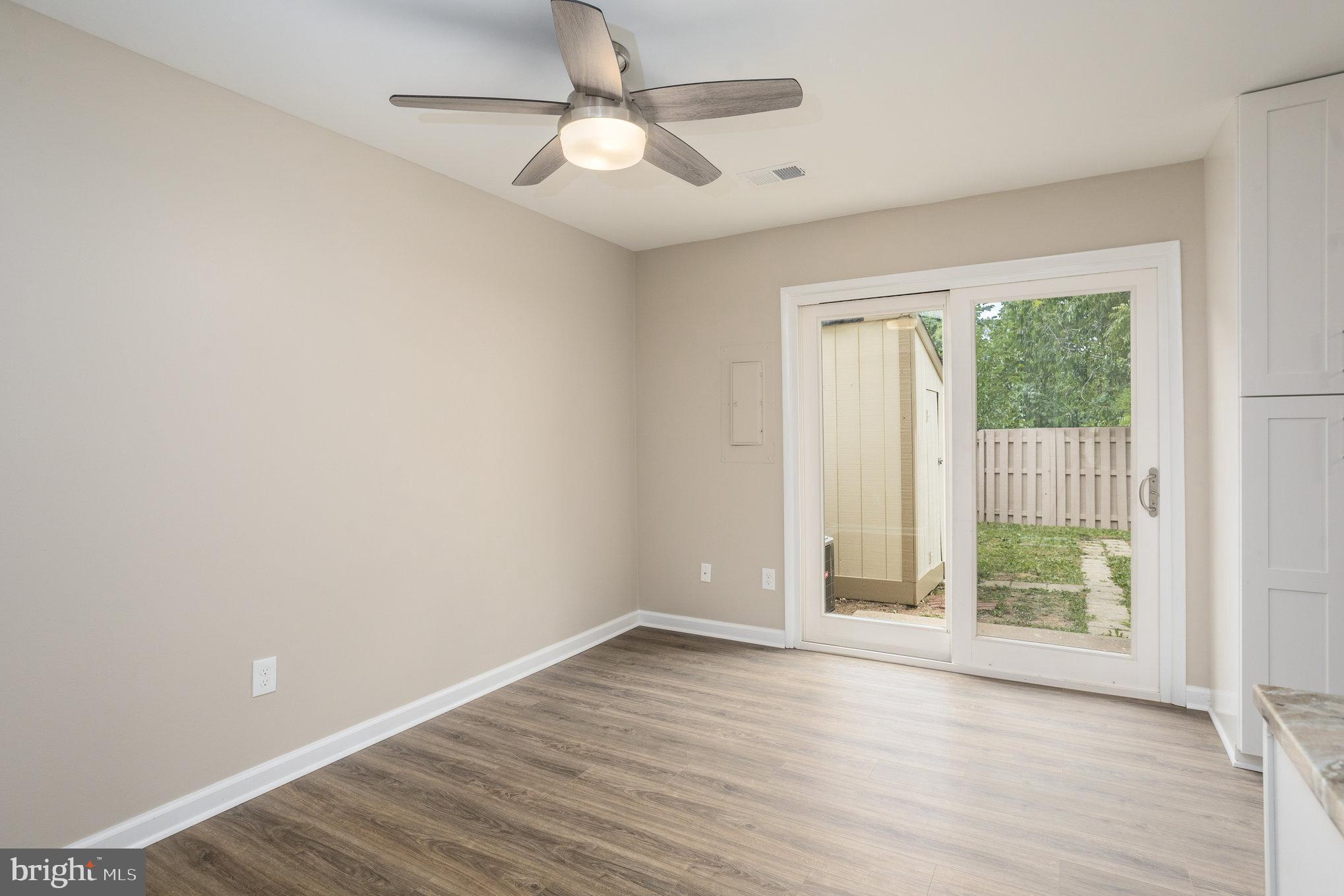 FOUR SEASONS - Residential