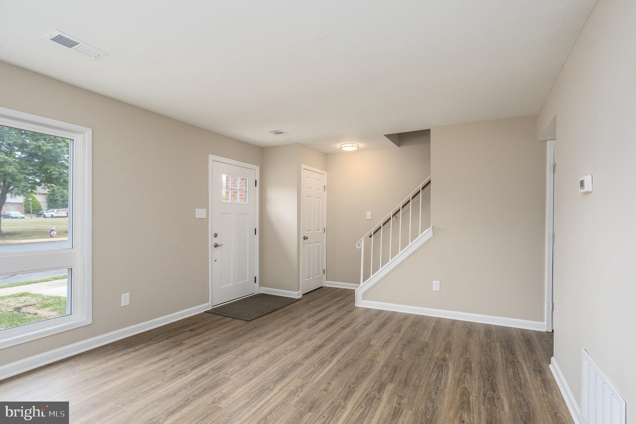 FOUR SEASONS - Residential