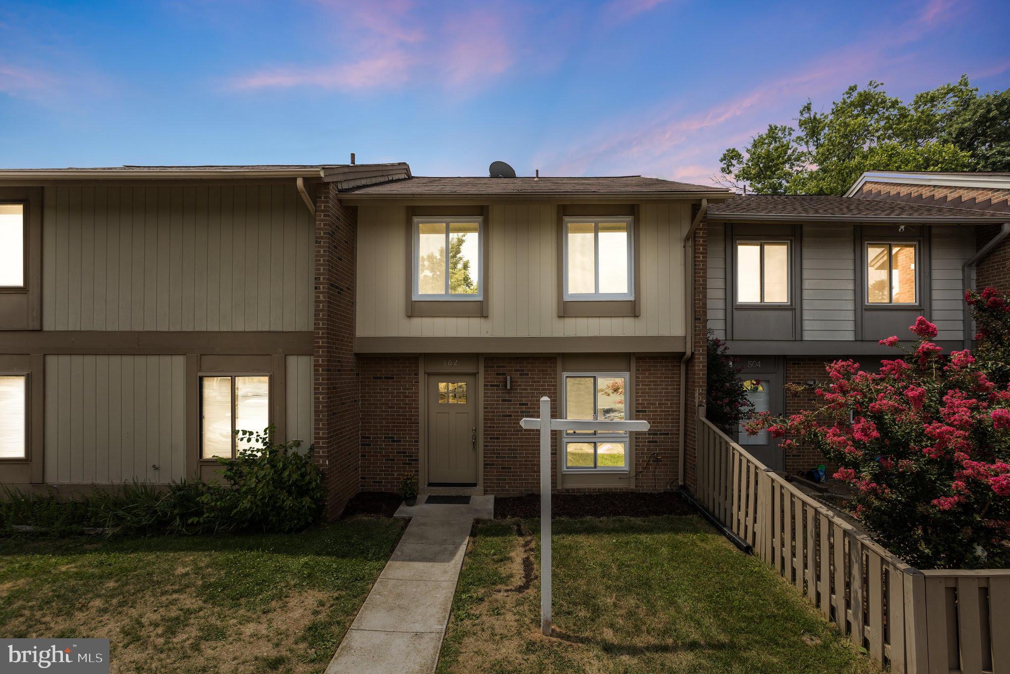 FOUR SEASONS - Residential