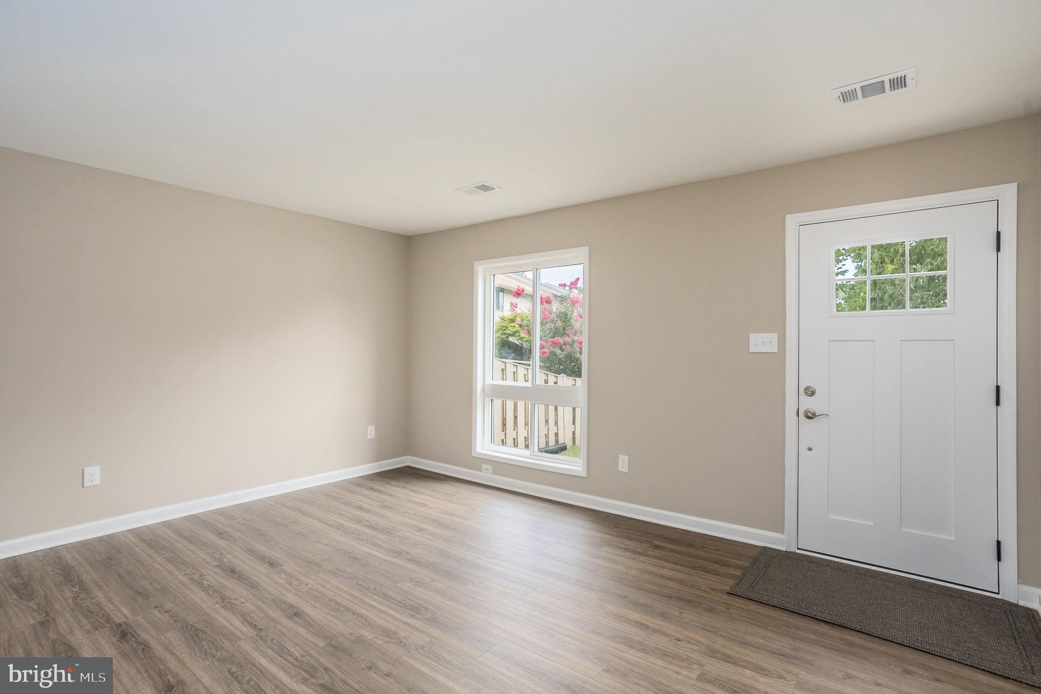 FOUR SEASONS - Residential