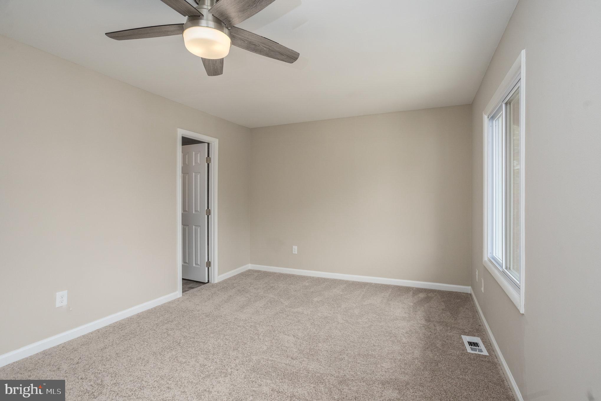 FOUR SEASONS - Residential