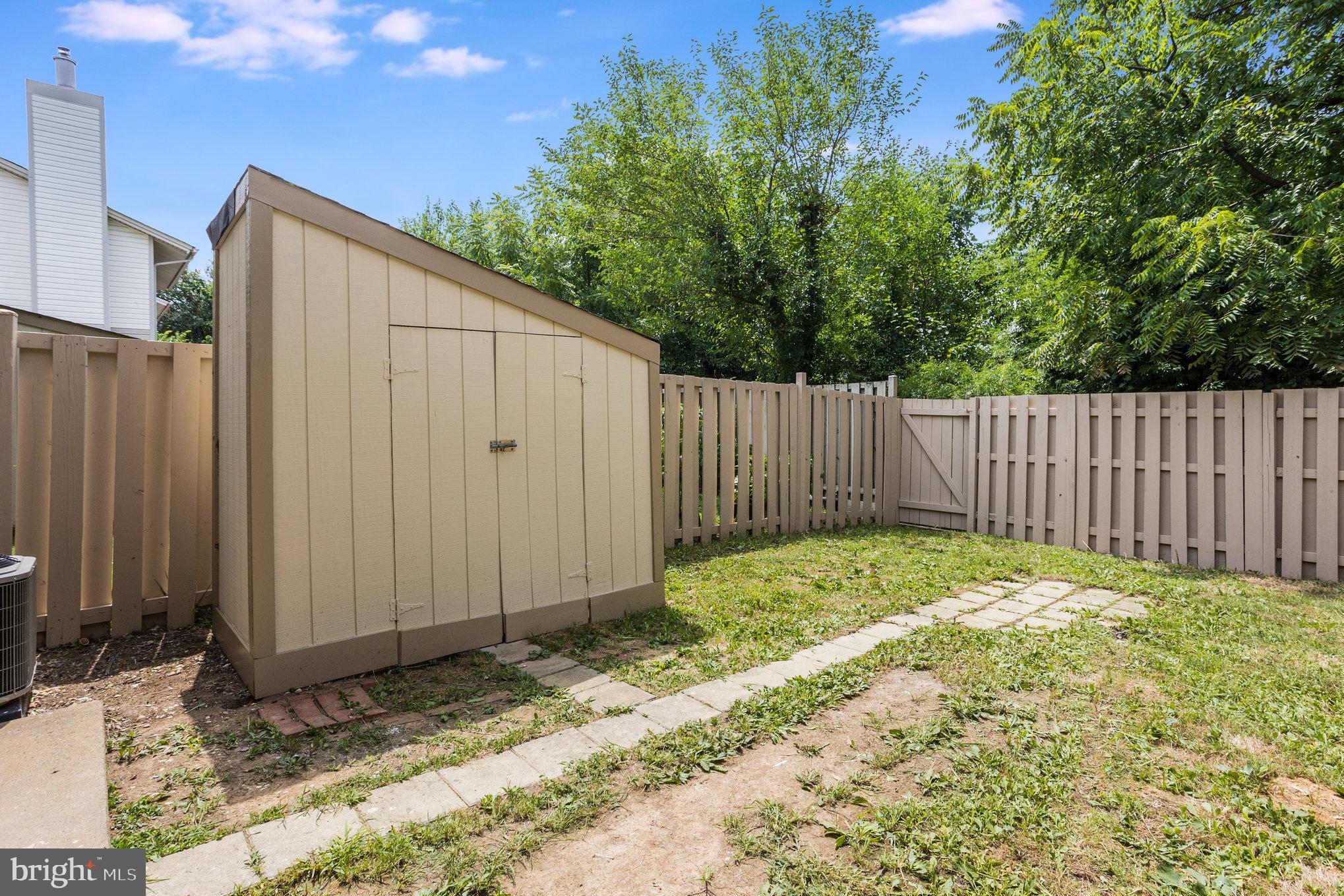 FOUR SEASONS - Residential