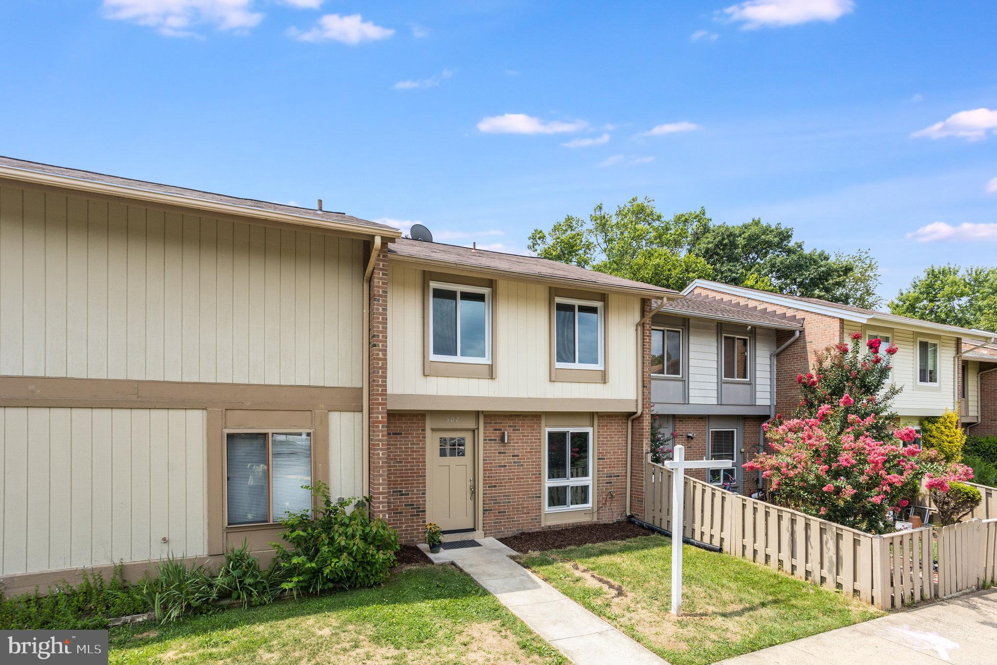 FOUR SEASONS - Residential