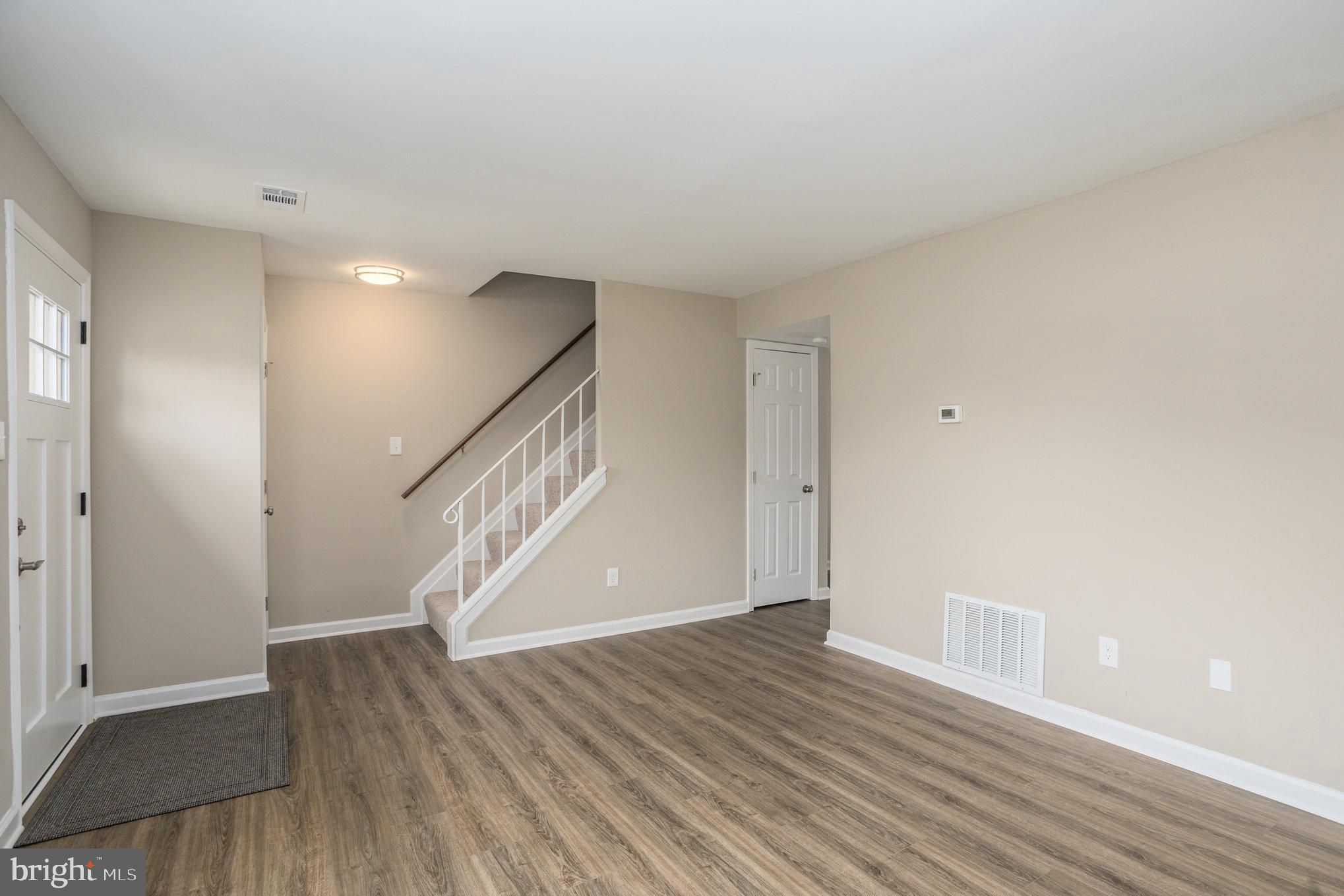 FOUR SEASONS - Residential