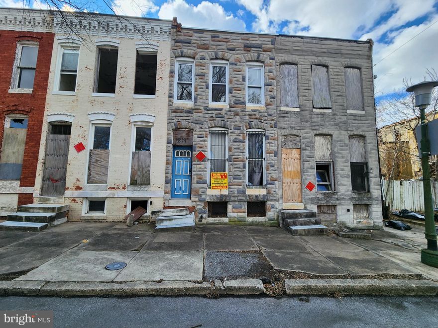 POST AUCTION: MAKE AN OFFER! 2 Story Townhouse located in the Harlem Park area of Baltimore City. Residents can enjoy the nearby attractions such as the West Baltimore MARC Station, Grace Medical Center, Westside Shopping Center, Mount Clare Junction Shopping Center, Carroll Park, & Carroll Park Golf Course. Property is vacant. Easy Access to Major Traffic Artery Edmondson Ave. Deposit: $5,000.