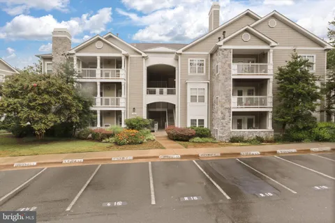 1716 Lake Shore Crest Drive Unit 33, Reston, VA MLS: VAFX2275038