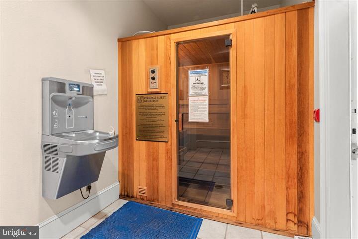 GATES OF MCLEAN - Residential Lease