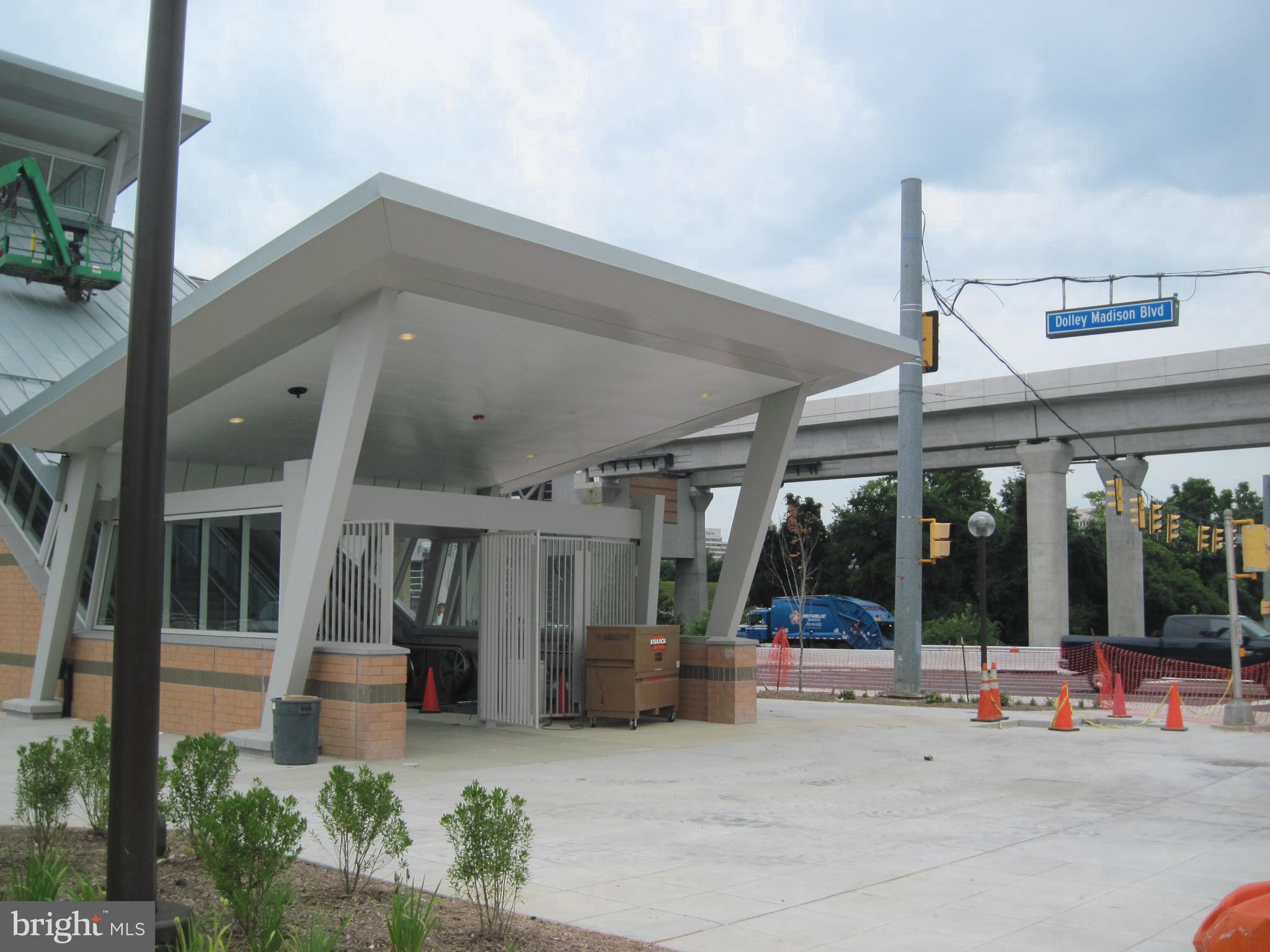 GATES OF MCLEAN - Residential Lease