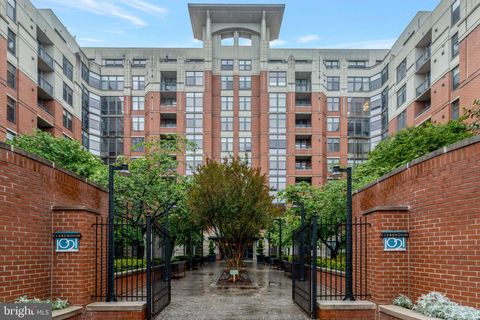 Photo of 1021 N Garfield Street #315, ARLINGTON, VA 22201 (MLS # VAAR2073224)
