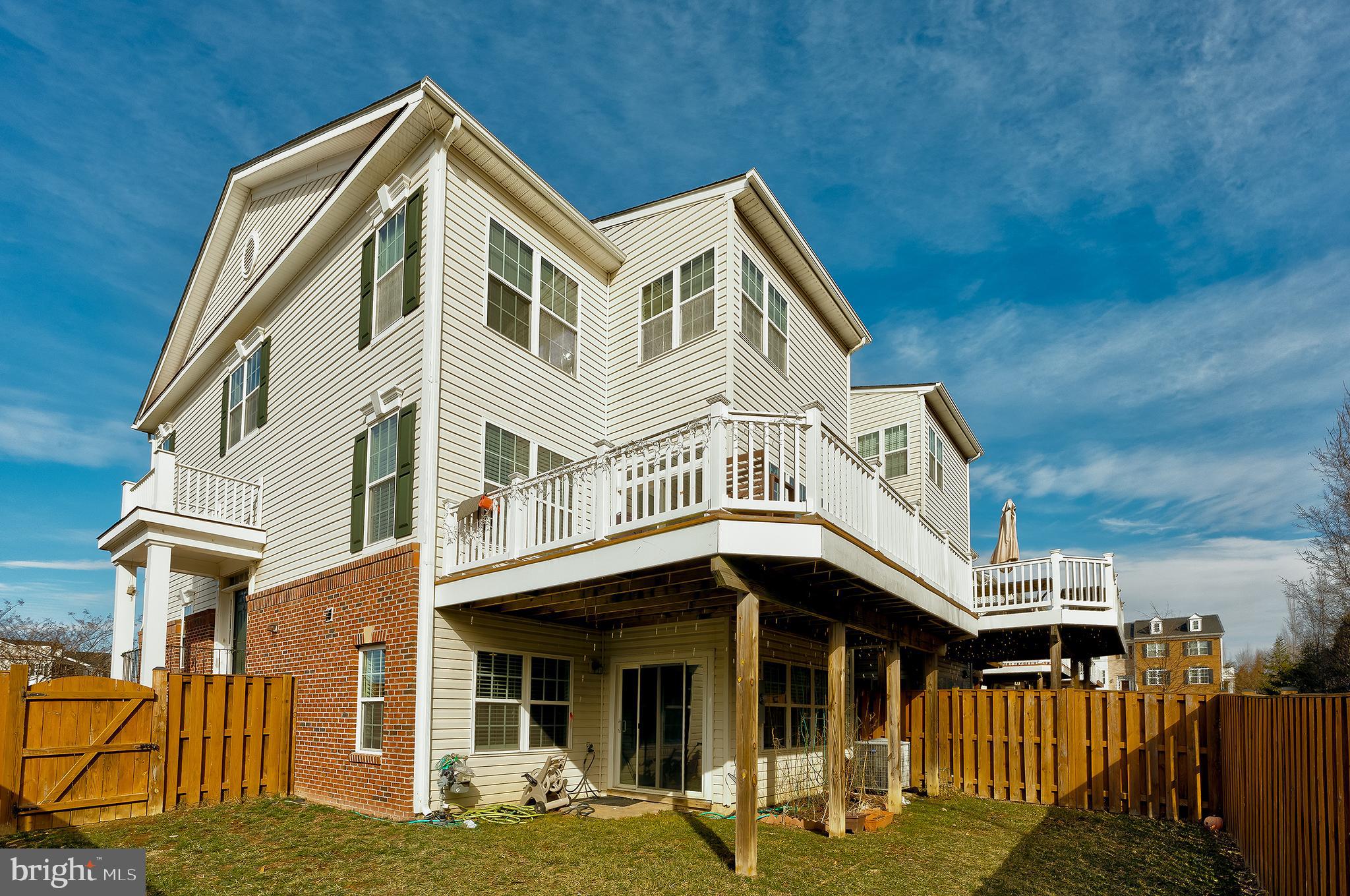 STRATSHIRE CROSSING - Residential