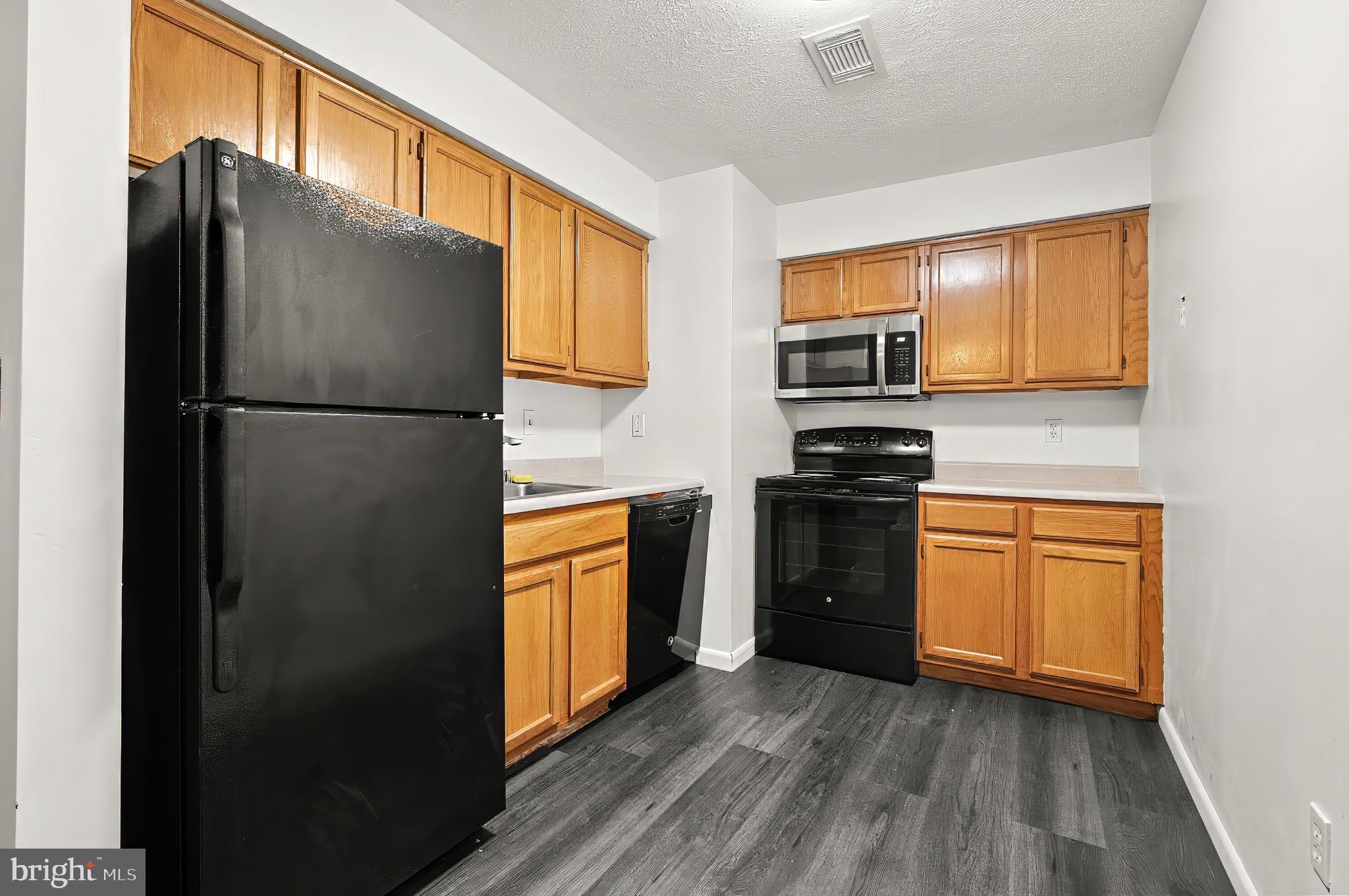 MAGNOLIA WOODS CONDOMINIUMS - Residential