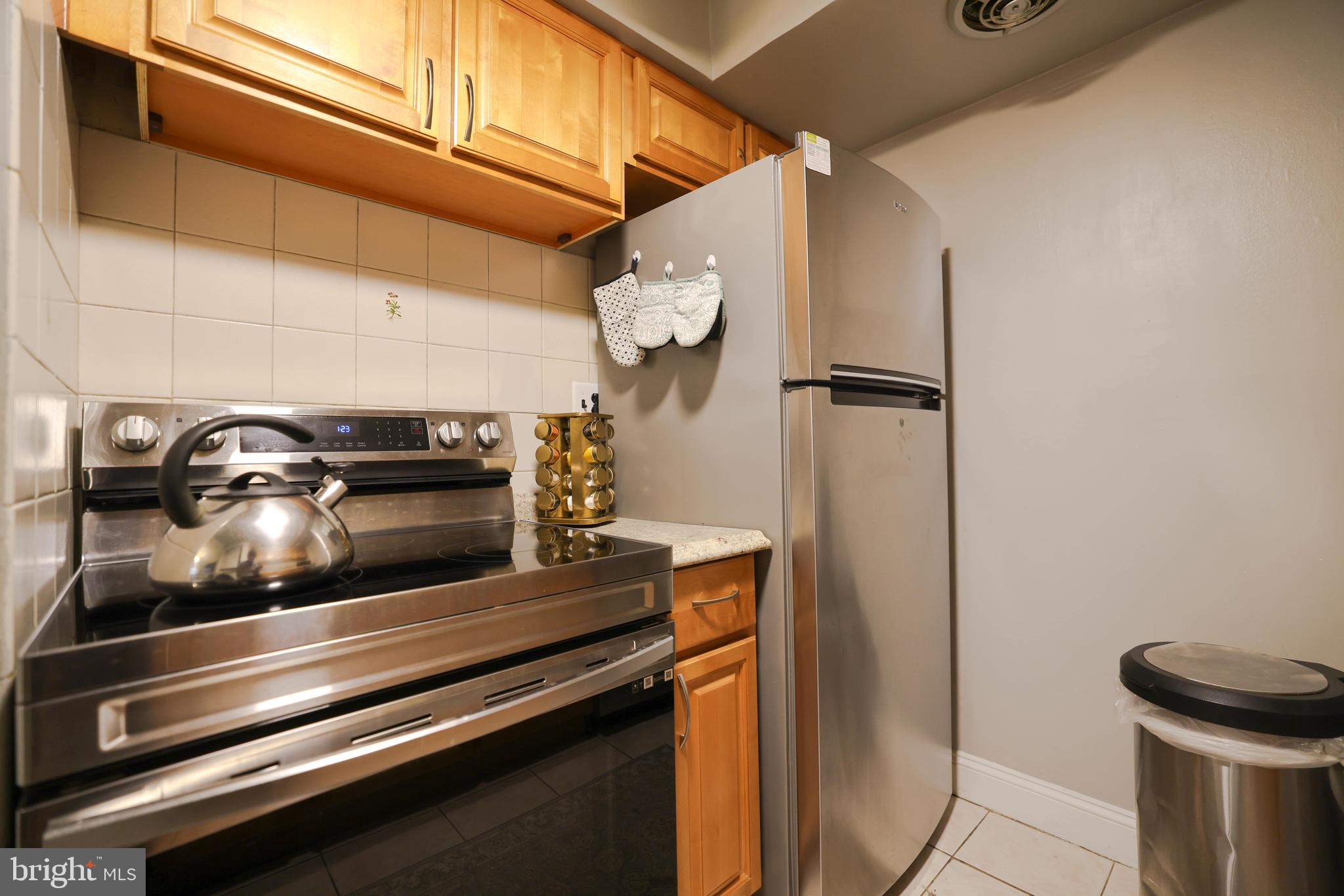 611 EDISON AVENUE 00 C