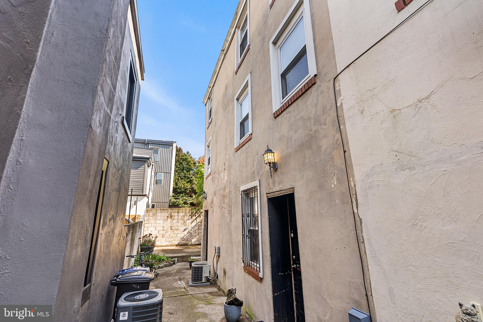 1417 E HEWSON STREET REAR