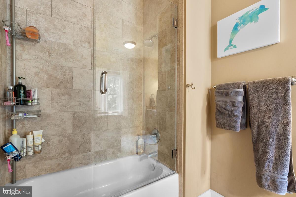 WEST VIENNA WOODS - Residential Lease