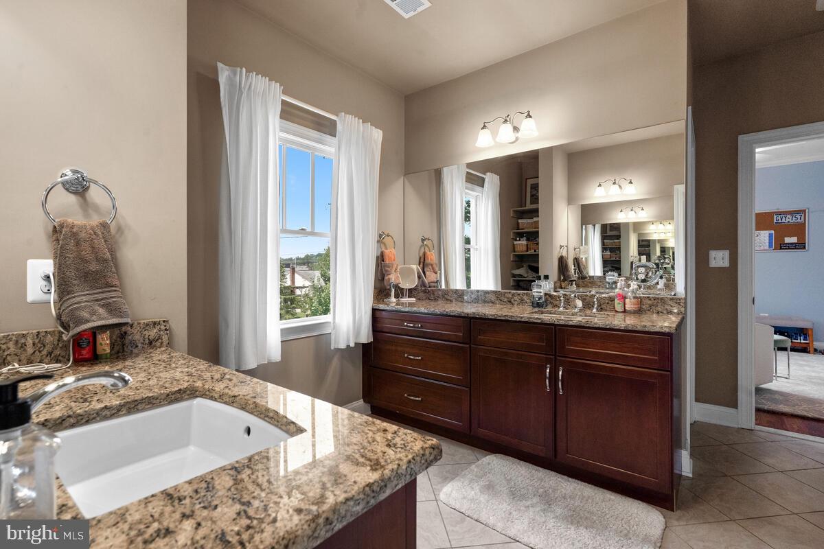 WEST VIENNA WOODS - Residential Lease