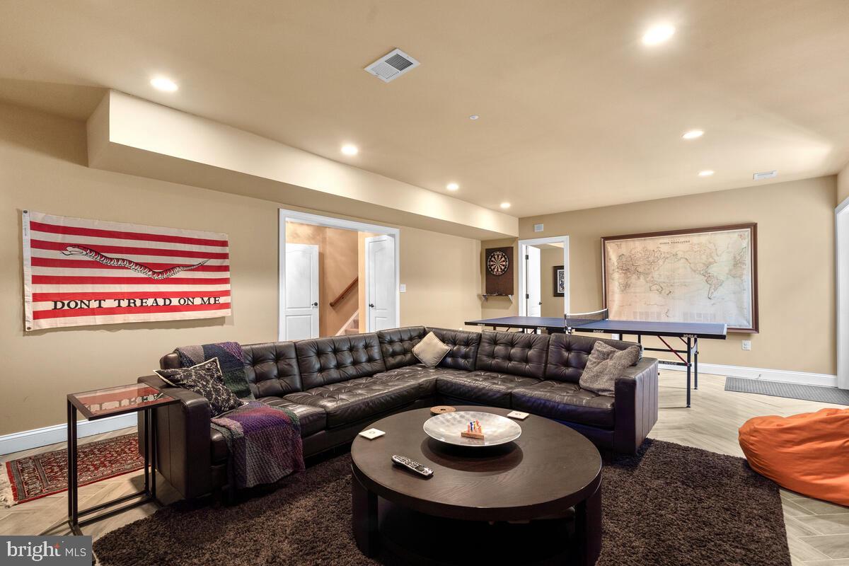 WEST VIENNA WOODS - Residential Lease