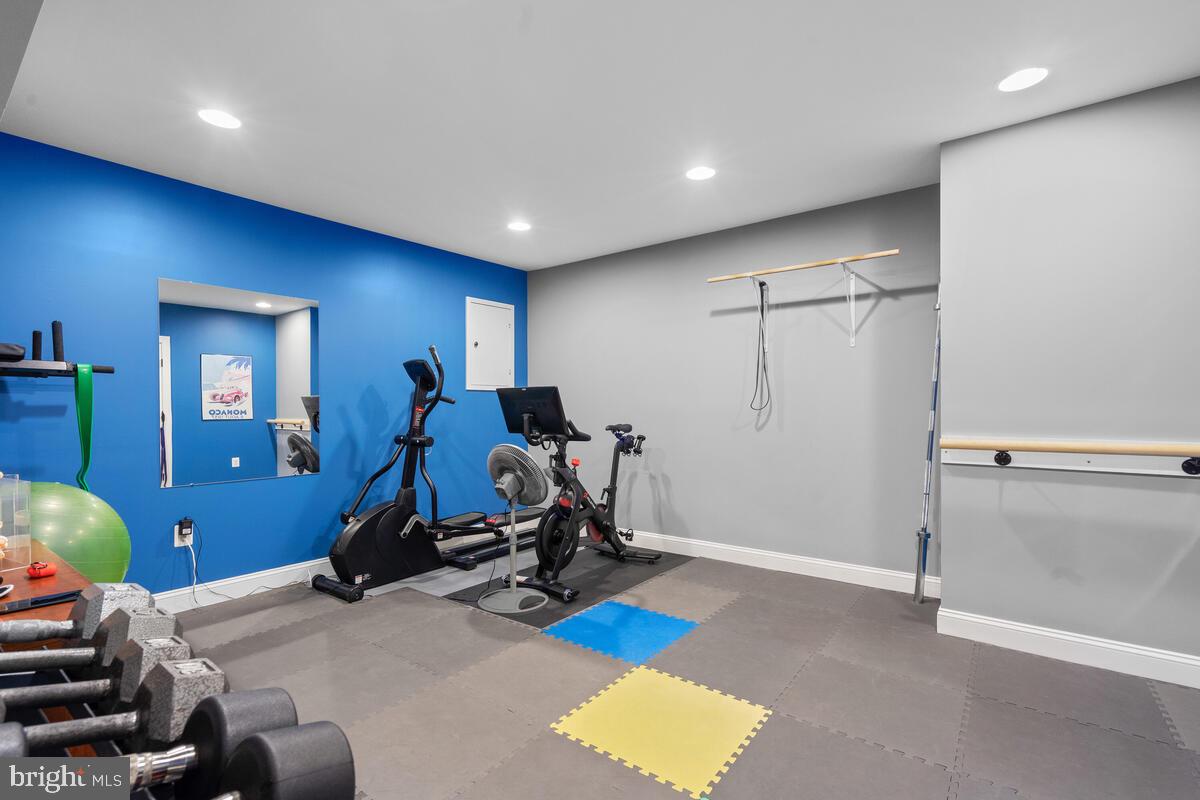 WEST VIENNA WOODS - Residential Lease