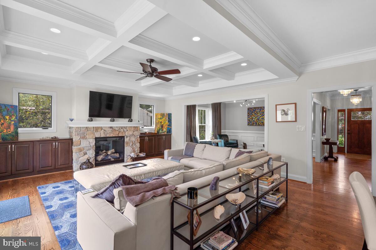 WEST VIENNA WOODS - Residential Lease