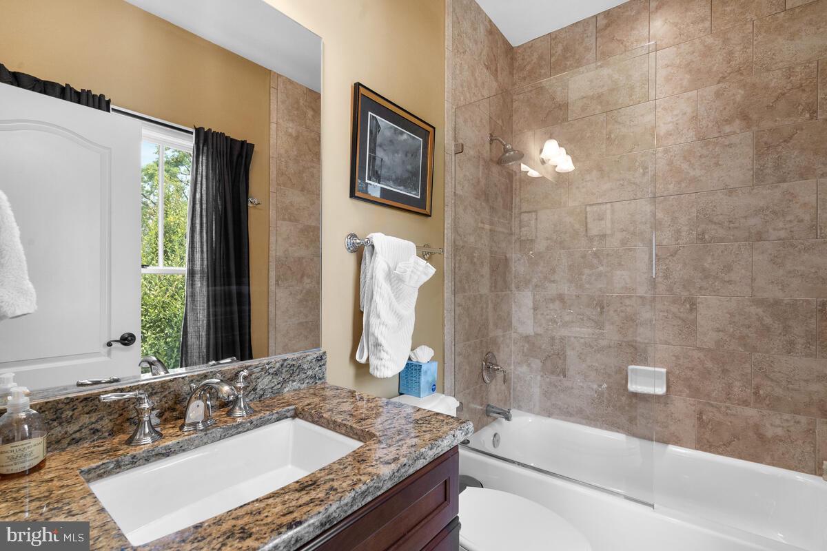 WEST VIENNA WOODS - Residential Lease