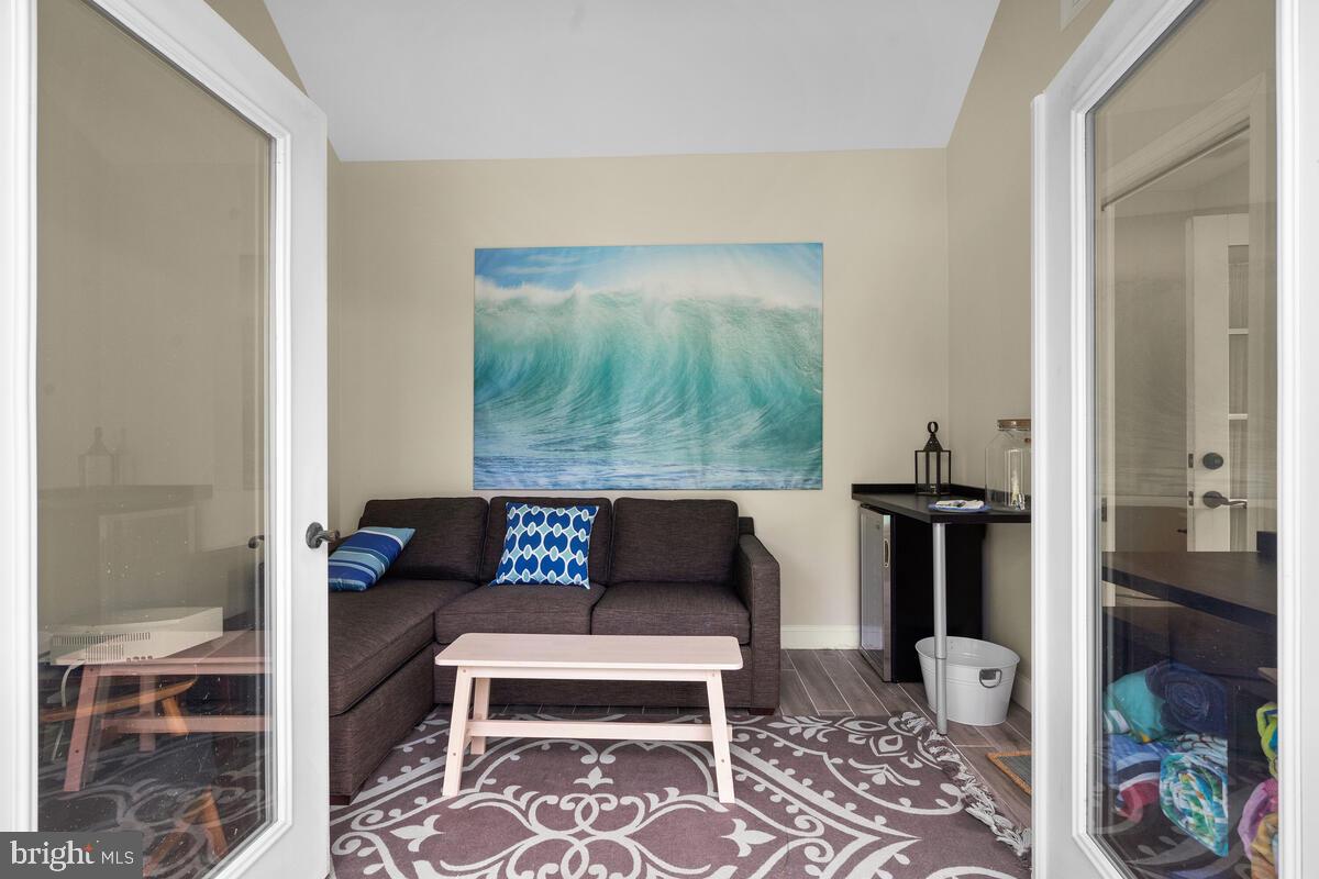 WEST VIENNA WOODS - Residential Lease