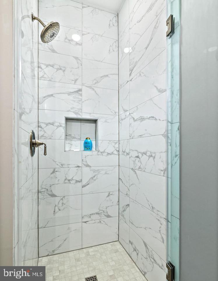 RIVERBEND AT CASCADES - Residential Lease