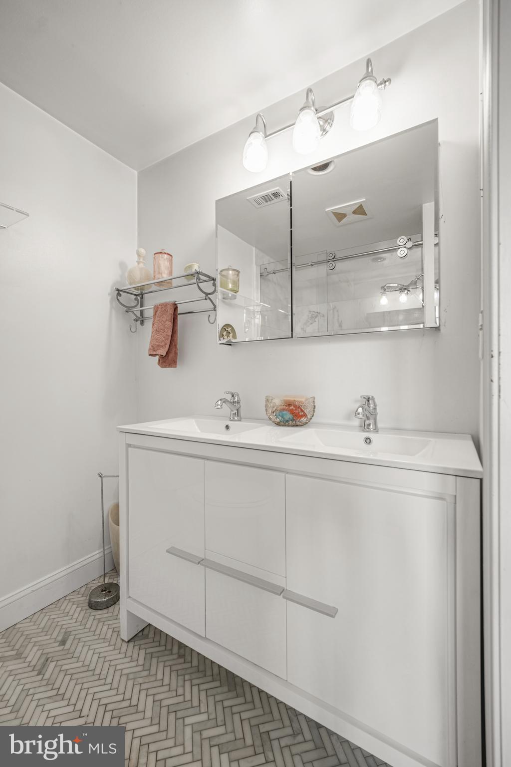 CENTENNIAL STATION - Residential