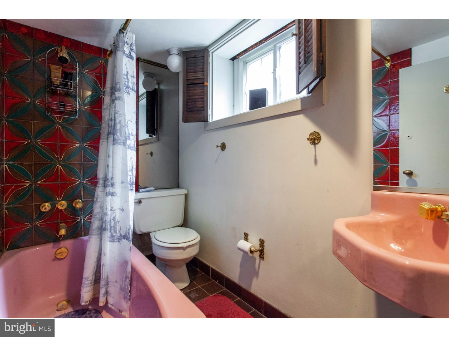 WASHINGTON SQ WEST - Residential Income