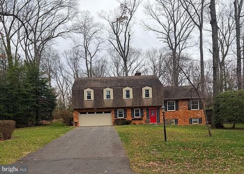 Photo of 12012 Canter Lane, RESTON, VA 20191 (MLS # VAFX2297478)